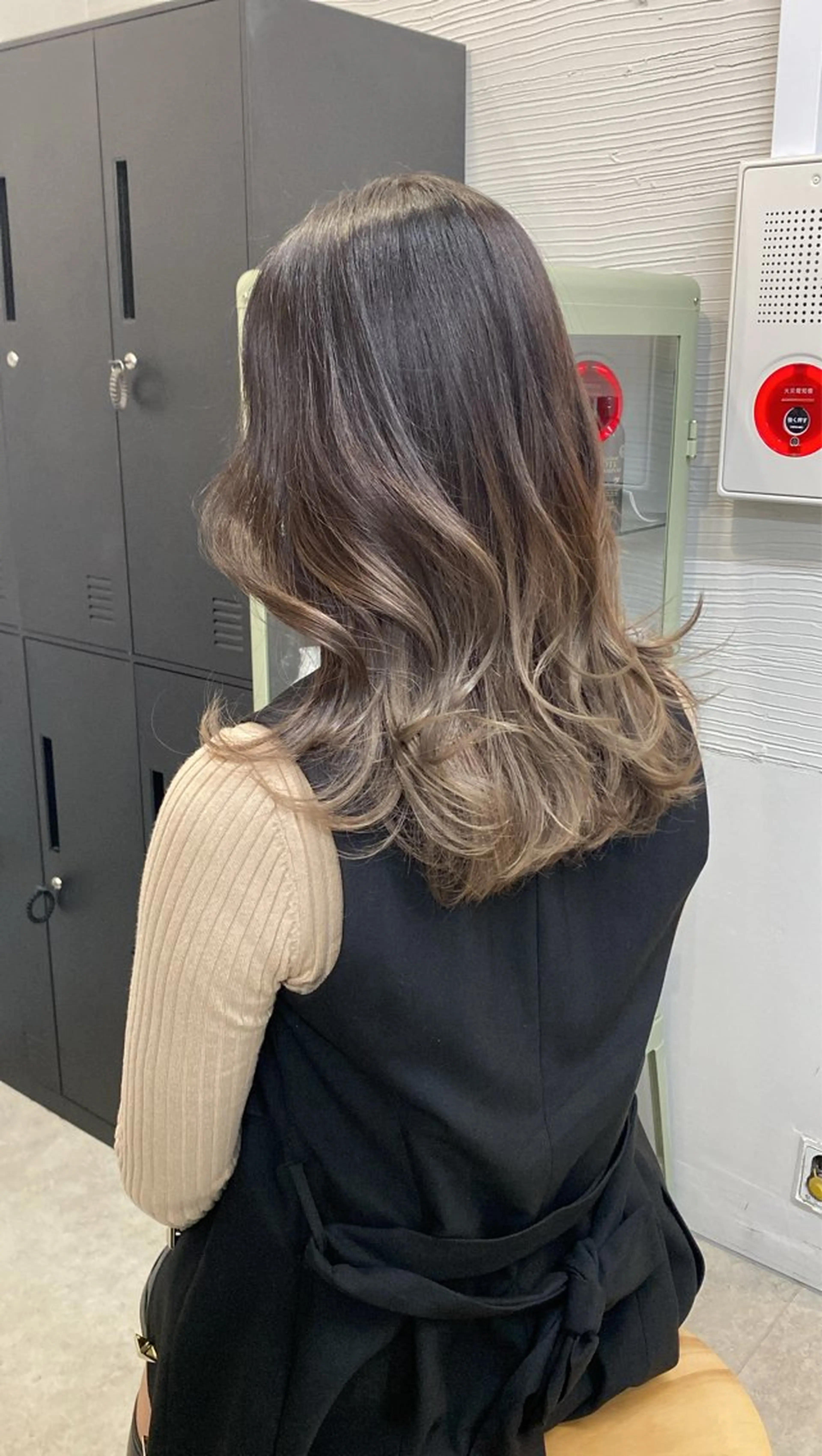 ミディアム カラー ヘアカラー トリートメント ハイライト、レイヤー カット/西梅田/中西のヘアスタイル