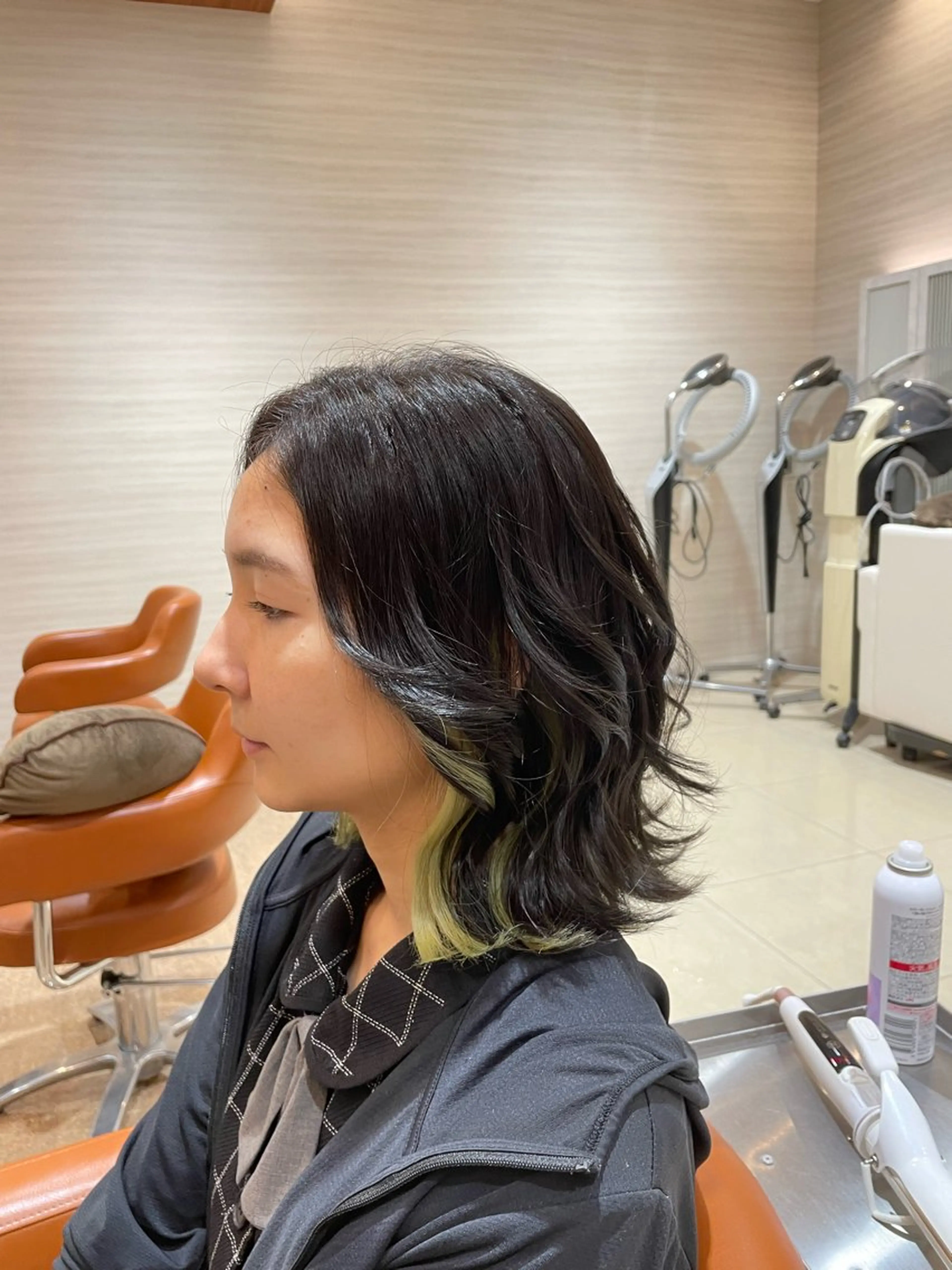 ミディアム カラー イヤリングカラー イエローカラー 脱白髪染め白髪ぼかし TERA（寺崎）のヘアスタイル