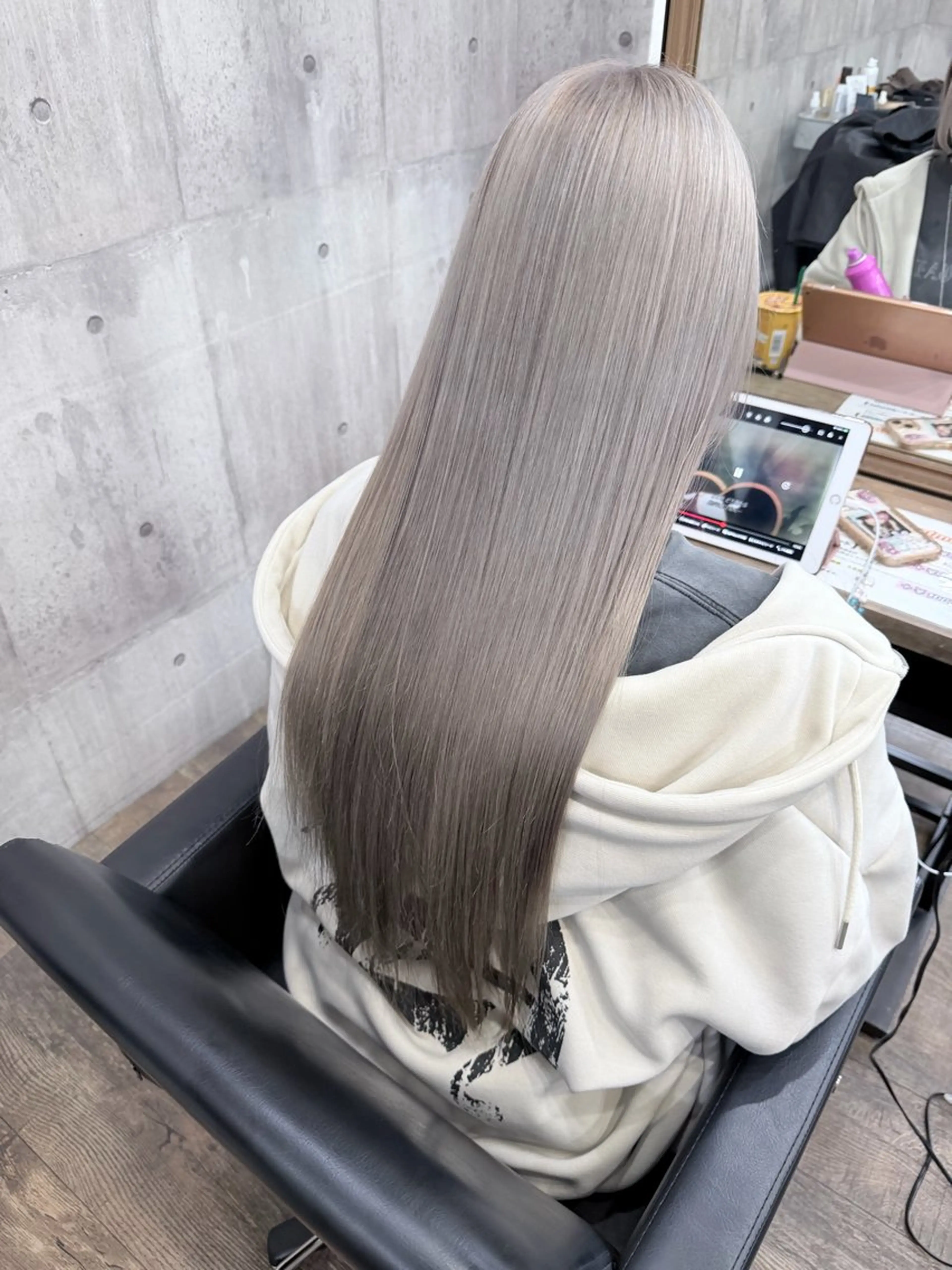 ミディアム ボブ ハイライト レイヤーカット サニーサイド大名 ダブルカラー髪質改善のヘアスタイル