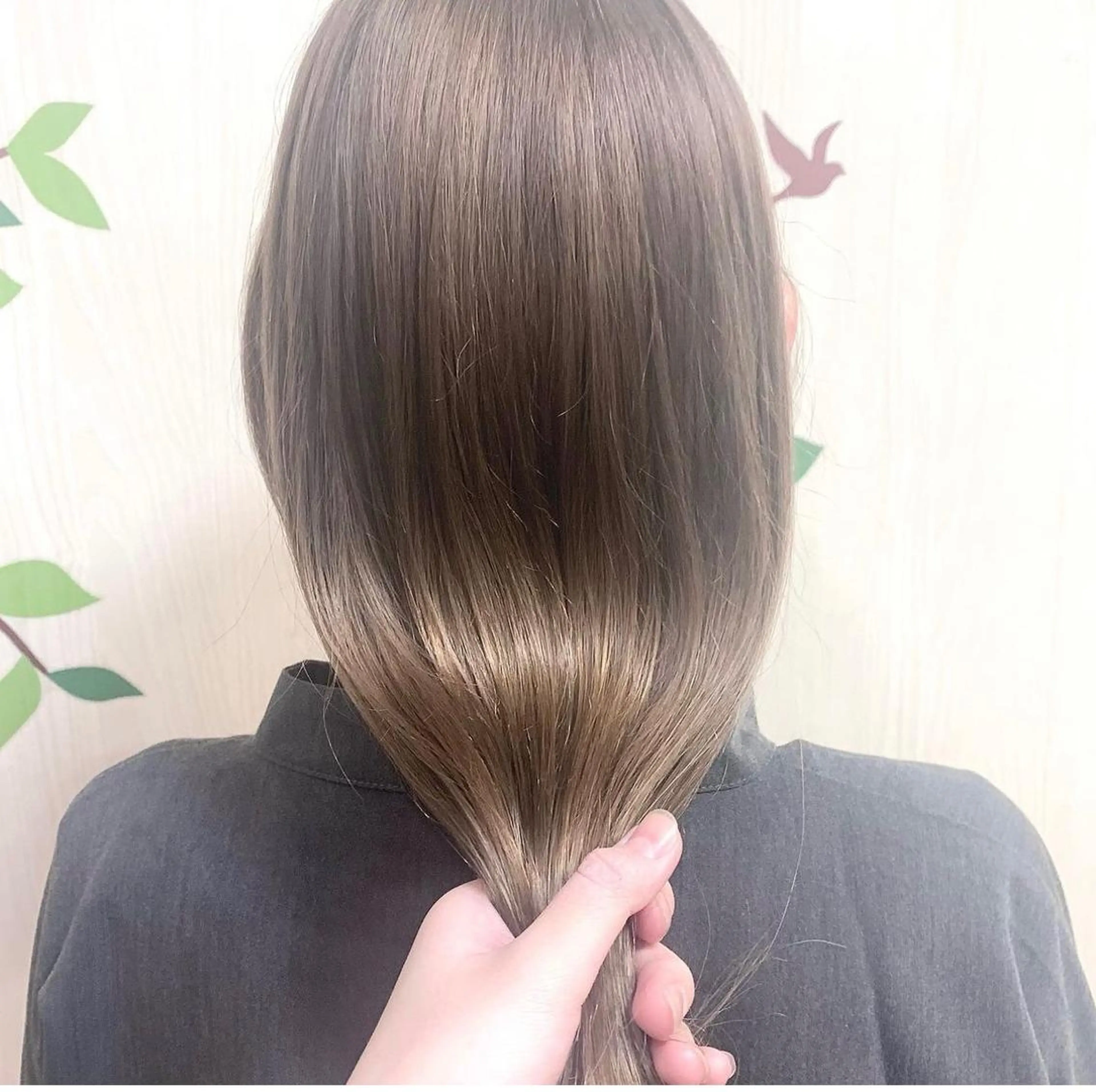 ロング カラー ベージュカラー ブリーチ ミルクティーベージュ 榎 広海のヘアスタイル