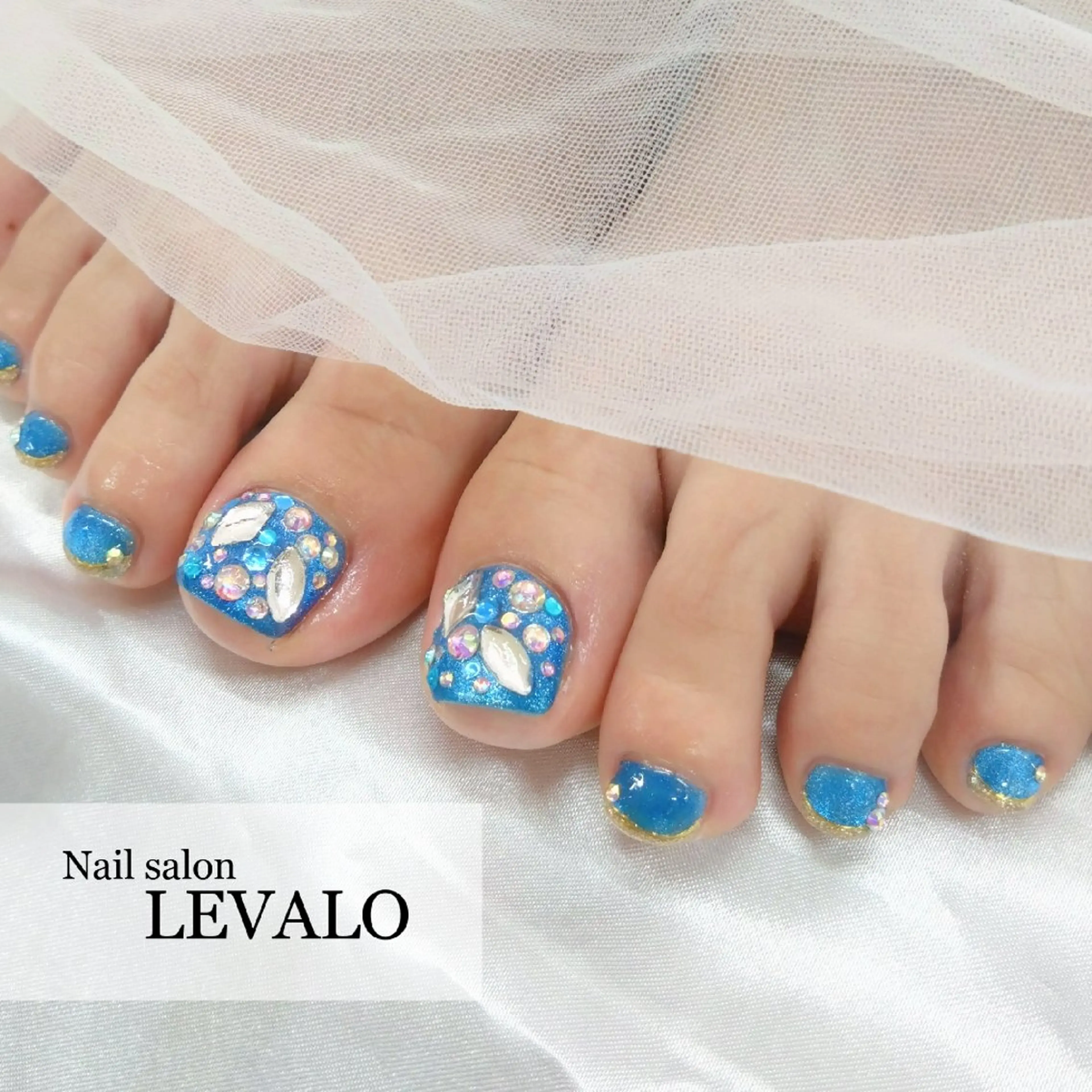 ネイル キラキラネイル マグネットネイル ストーンネイル フットネイル Nail salon LEVALO【レヴァロ】所属・Nail salon LEVALOレヴァロのネイルデザイン