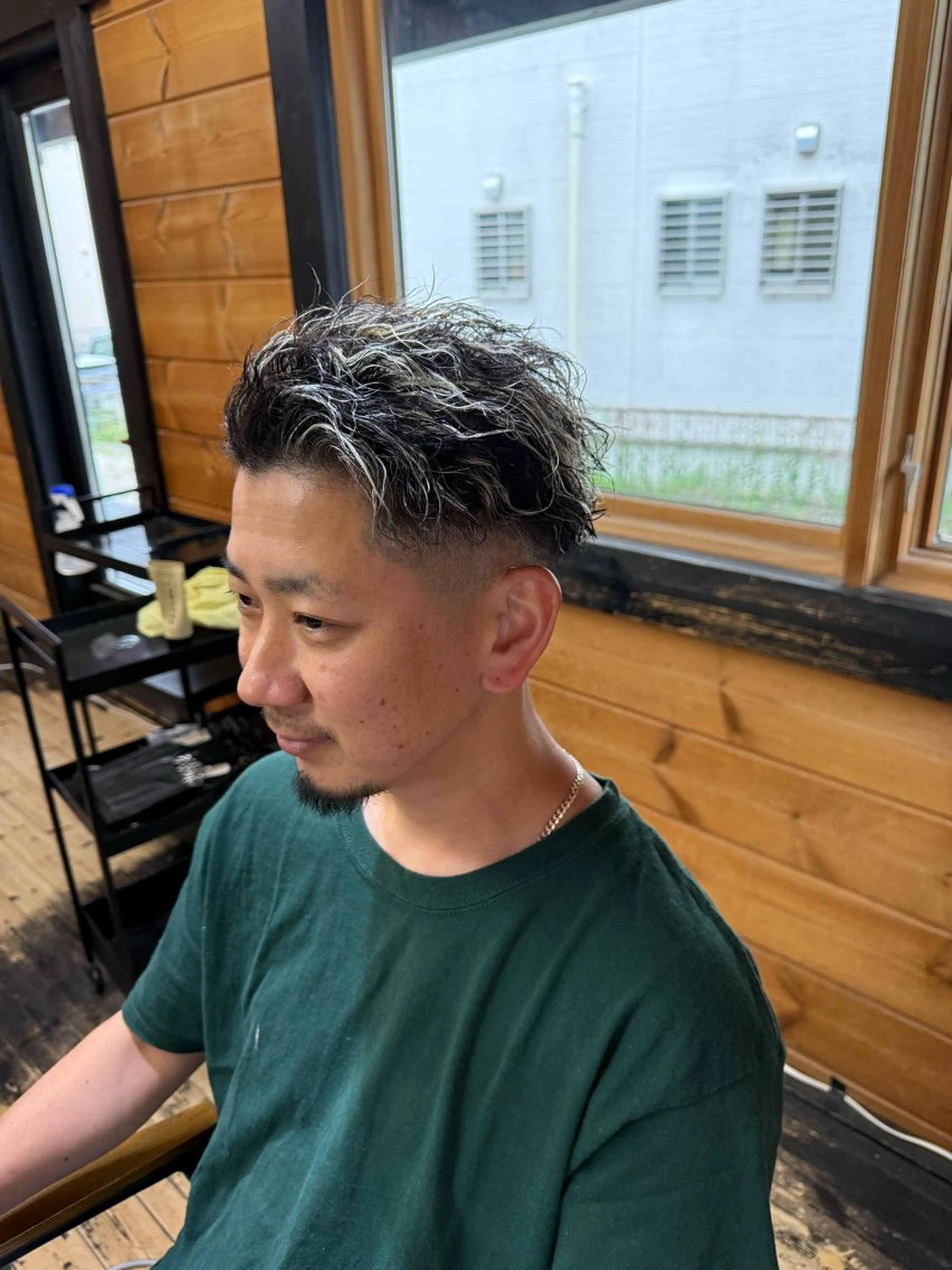 ショート カラー パーマ メンズ メンズハイライト ハイライトカラー ハイライト カット ヘアカラー トリートメント 古賀 雄大のヘアスタイル