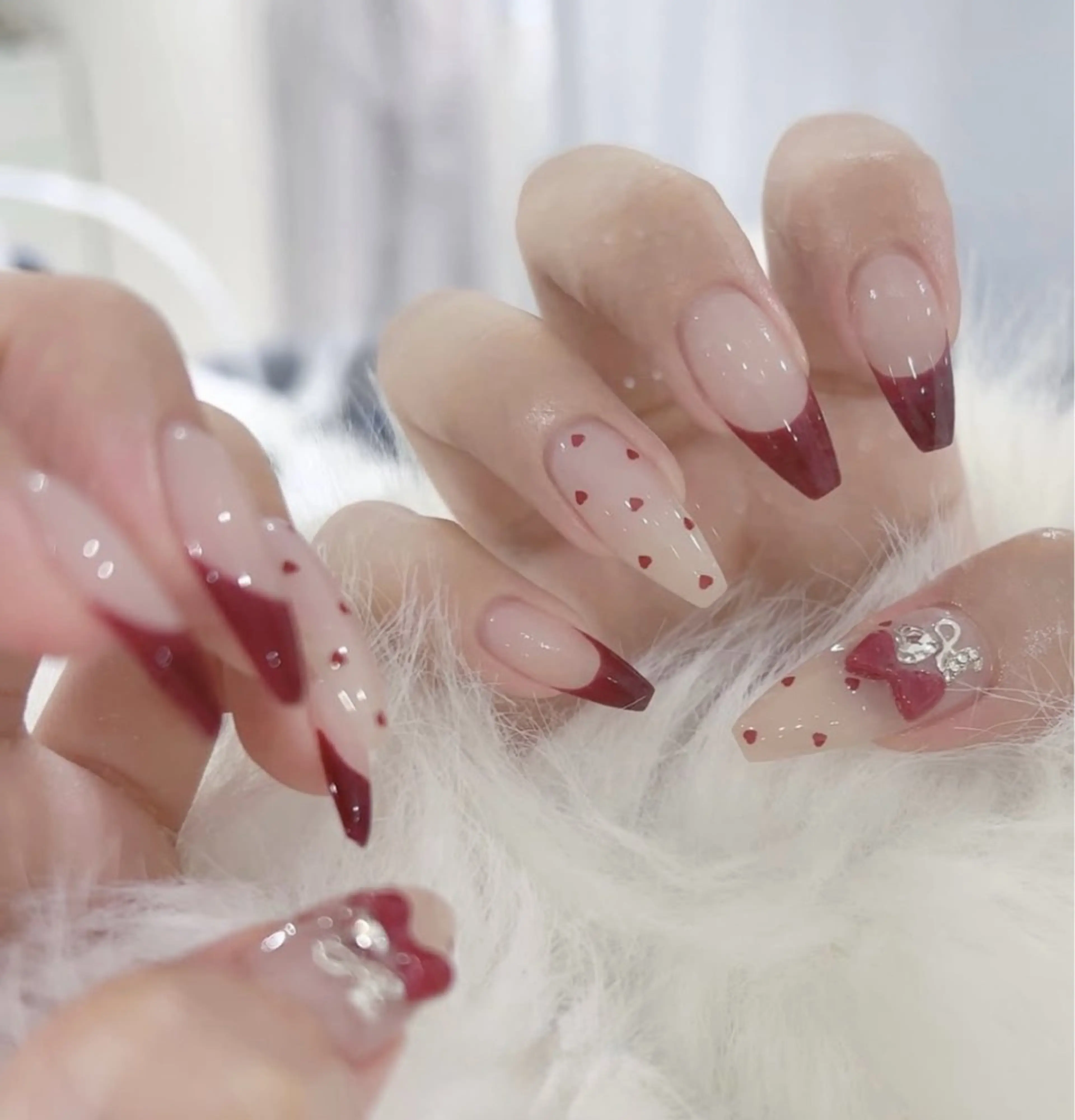 ネイル フラッシュネイル フラッシュマグ フレンチネイル ガラスフレンチ キラキラネイル ハンドネイル Queeens nailのネイルデザイン