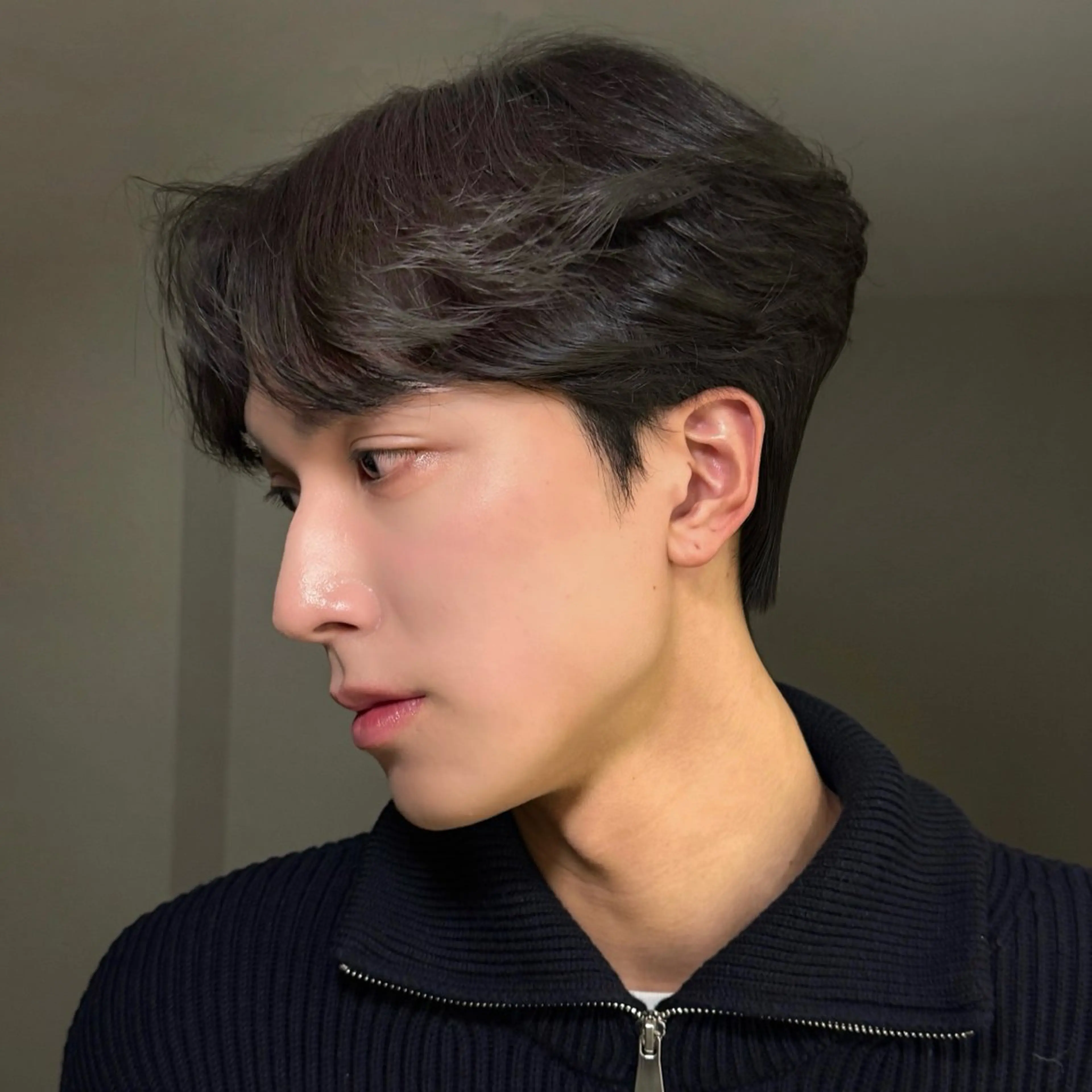 メンズ センターパート ダウンパーマ フェザーパーマ メンズ韓国風 マッシュ カット パーマ センターパート特化/ メンズカット/ヒロキのヘアスタイル