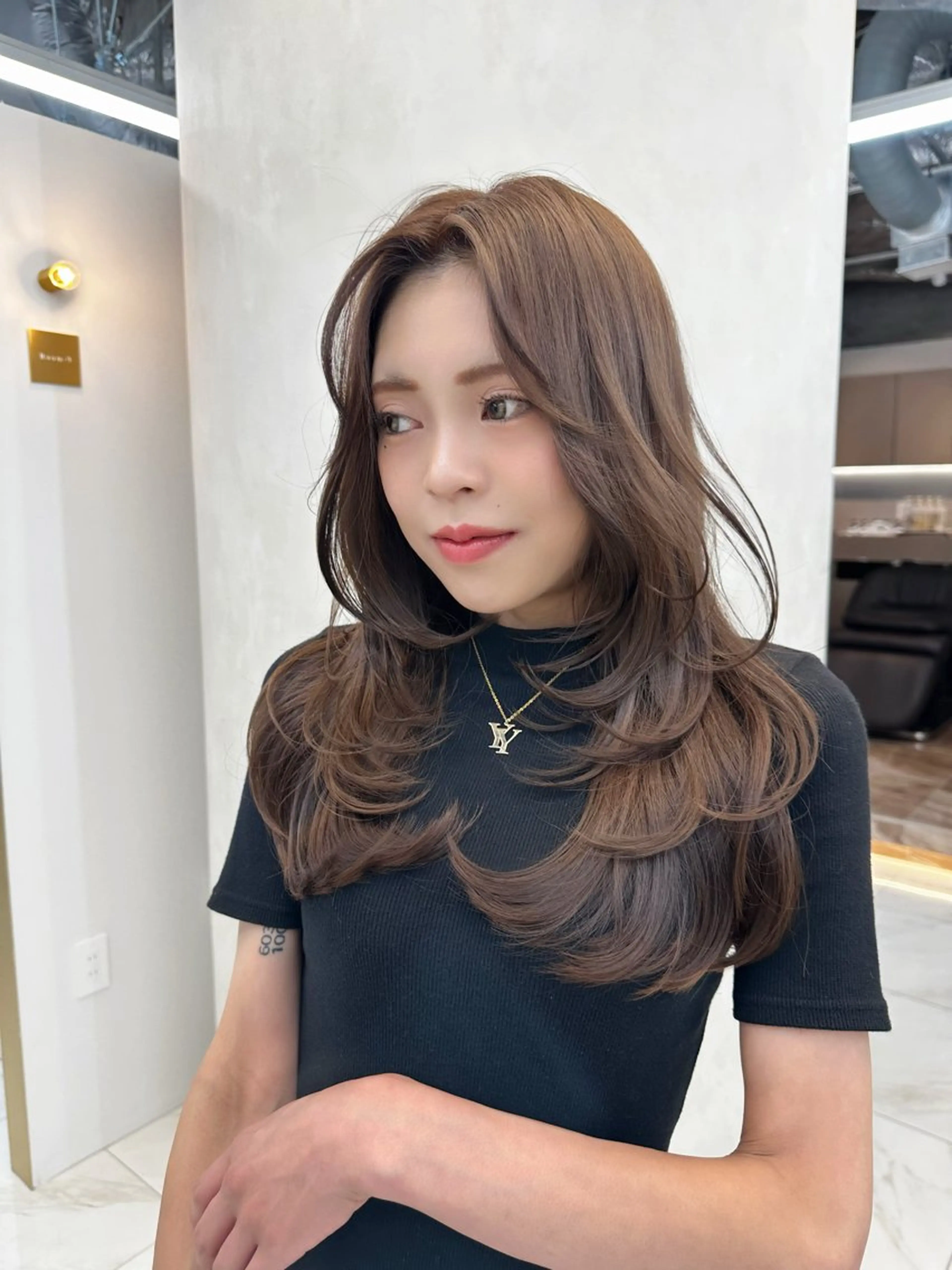 ロング カラー アッシュ ベージュカラー レイヤーカット 韓国風レイヤーカラー ライムのヘアスタイル