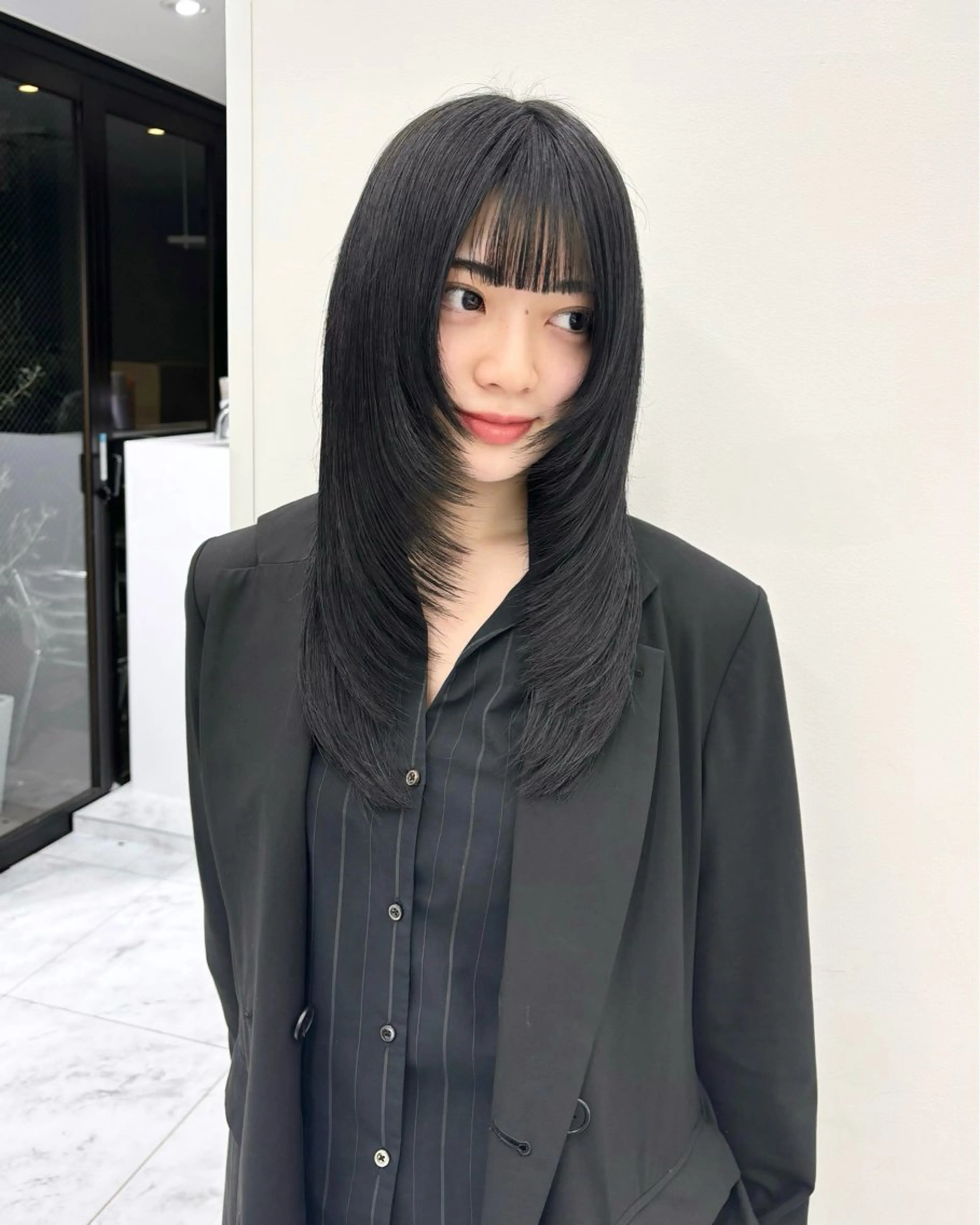 ロング カラー 黒髪 ブルーカラー ブルーブラック 顔周りカット レイヤーカット カット ヘアカラー 韓国レイヤー/ 縮毛矯正🎀minaのヘアスタイル