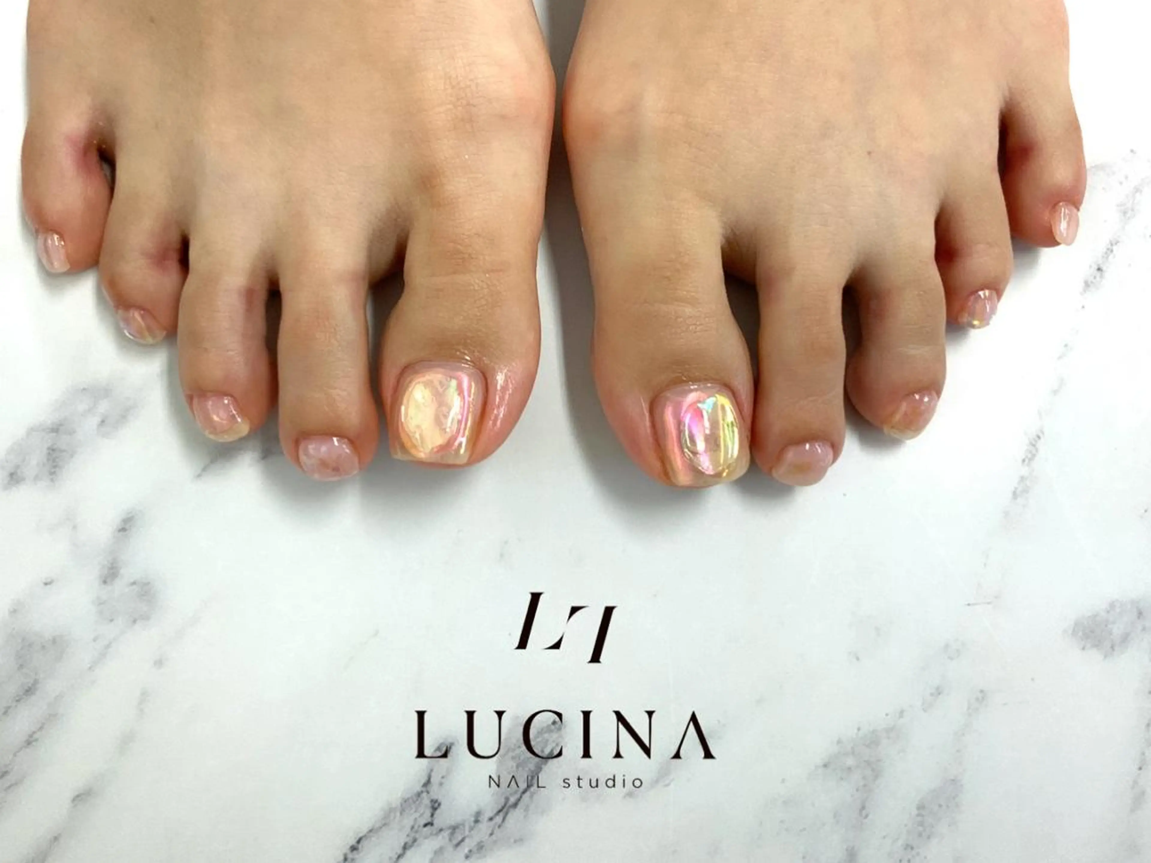 ネイル オーロラネイル フットネイル ジェルネイル 氷ネイル・うるうるネイル キラキラネイル フットネイル 新橋 ルキナ スタッフのネイルデザイン