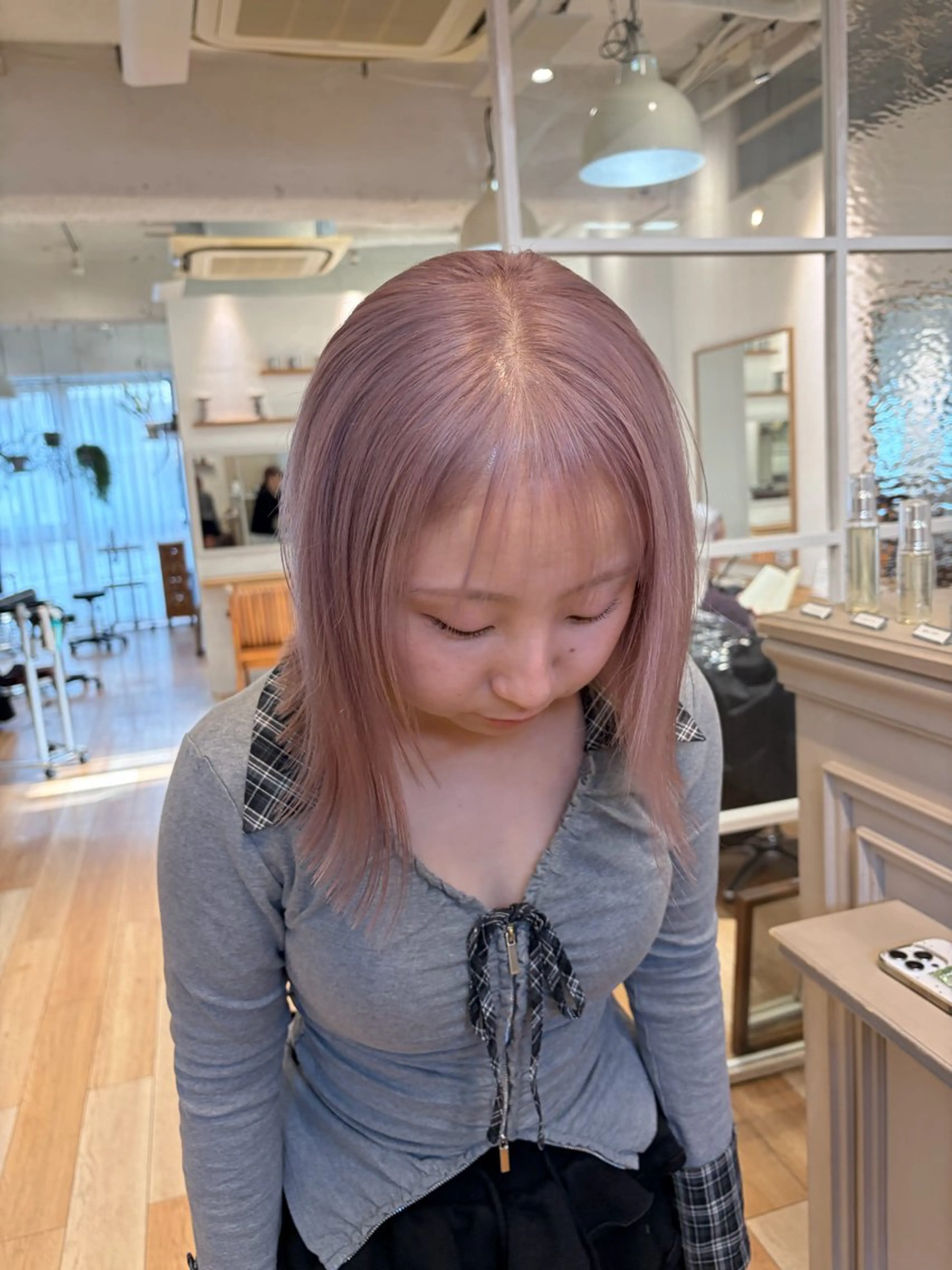 ショート カラー ミルクティー× グレージュMOMOのヘアスタイル