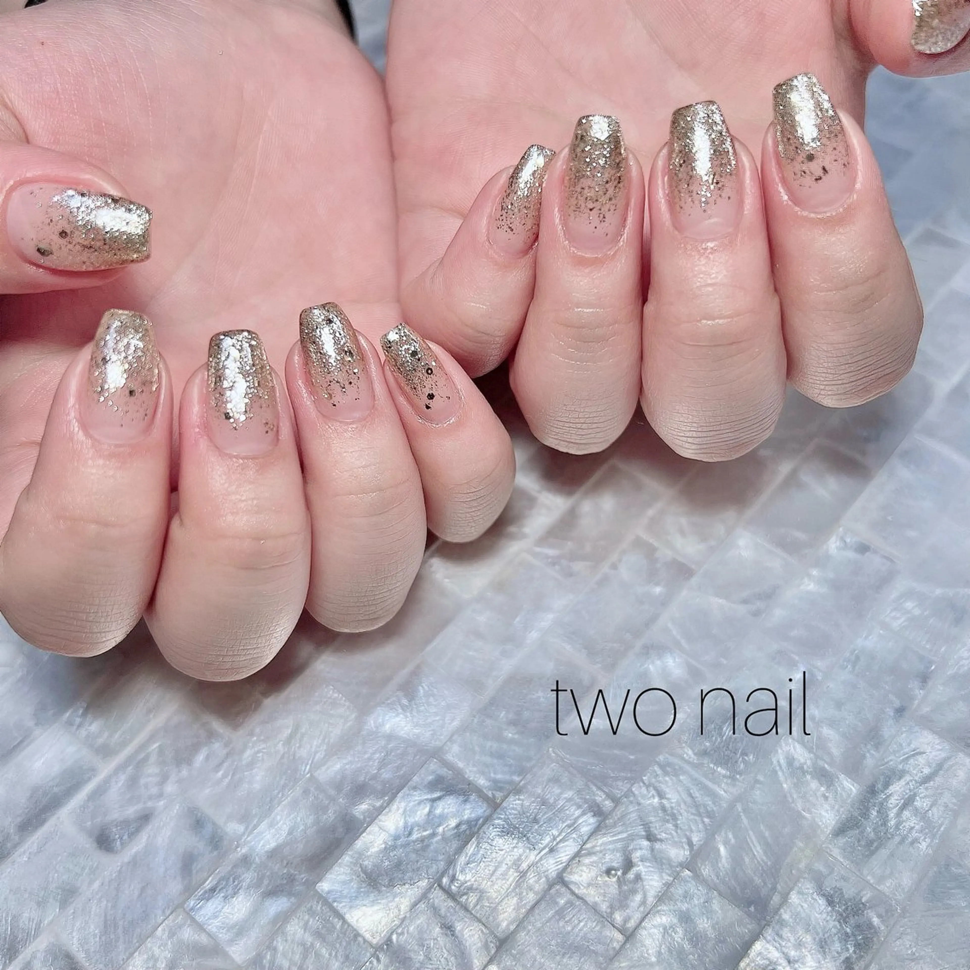 ネイル キラキラネイル ネイルチップ ホワイト ハンドネイル two nailのネイルデザイン