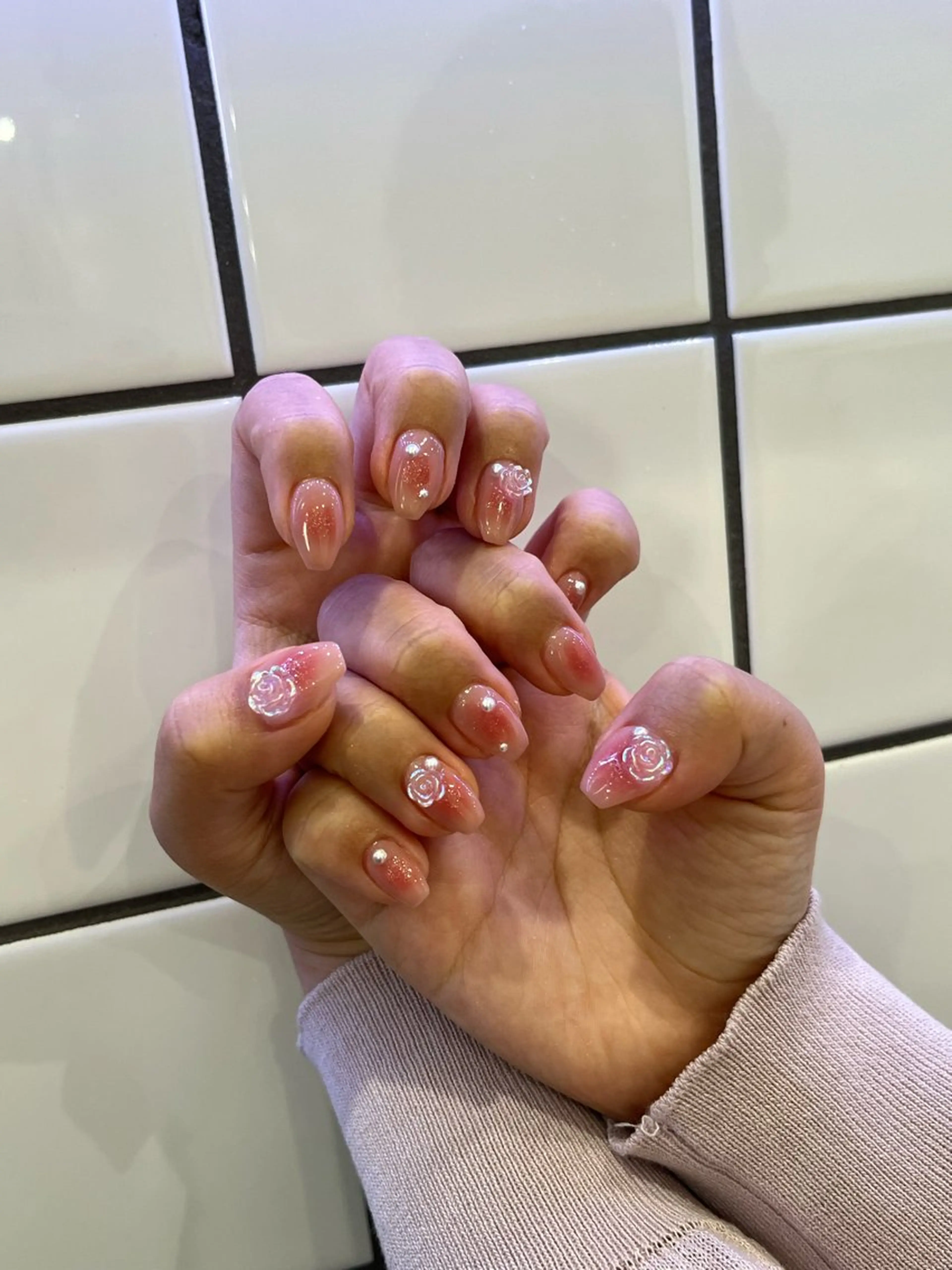 ネイル ガーリー ワンホンネイル VENUSBELT Miiのネイルデザイン