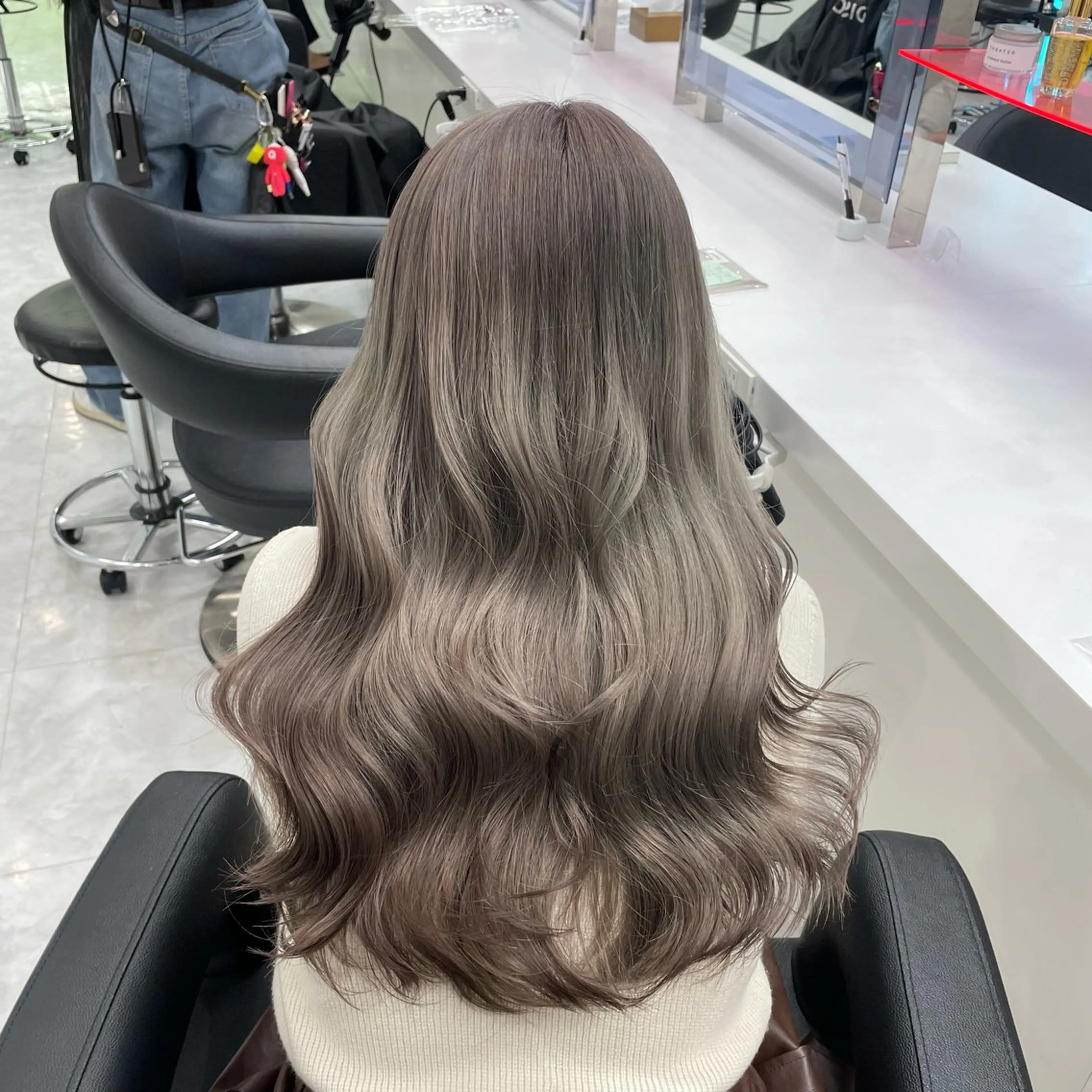 カラー ミルクティーベージュ 🤍Yumeのヘアスタイル