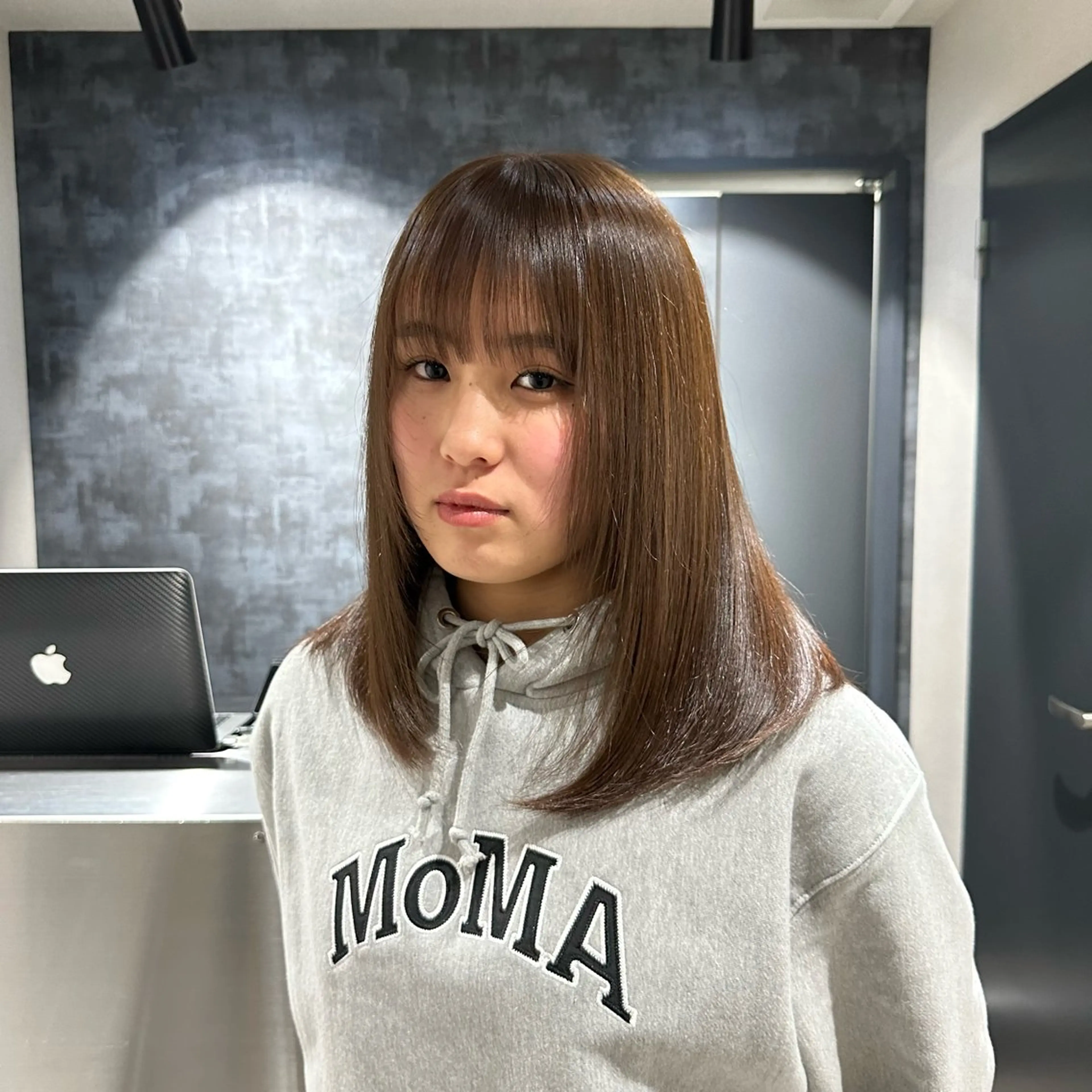 セミロング カラー ベージュカラー ブラウンカラー オリーブベージュ オリーブブラウン 💈原宿指名No.1 センターパート💈のヘアスタイル