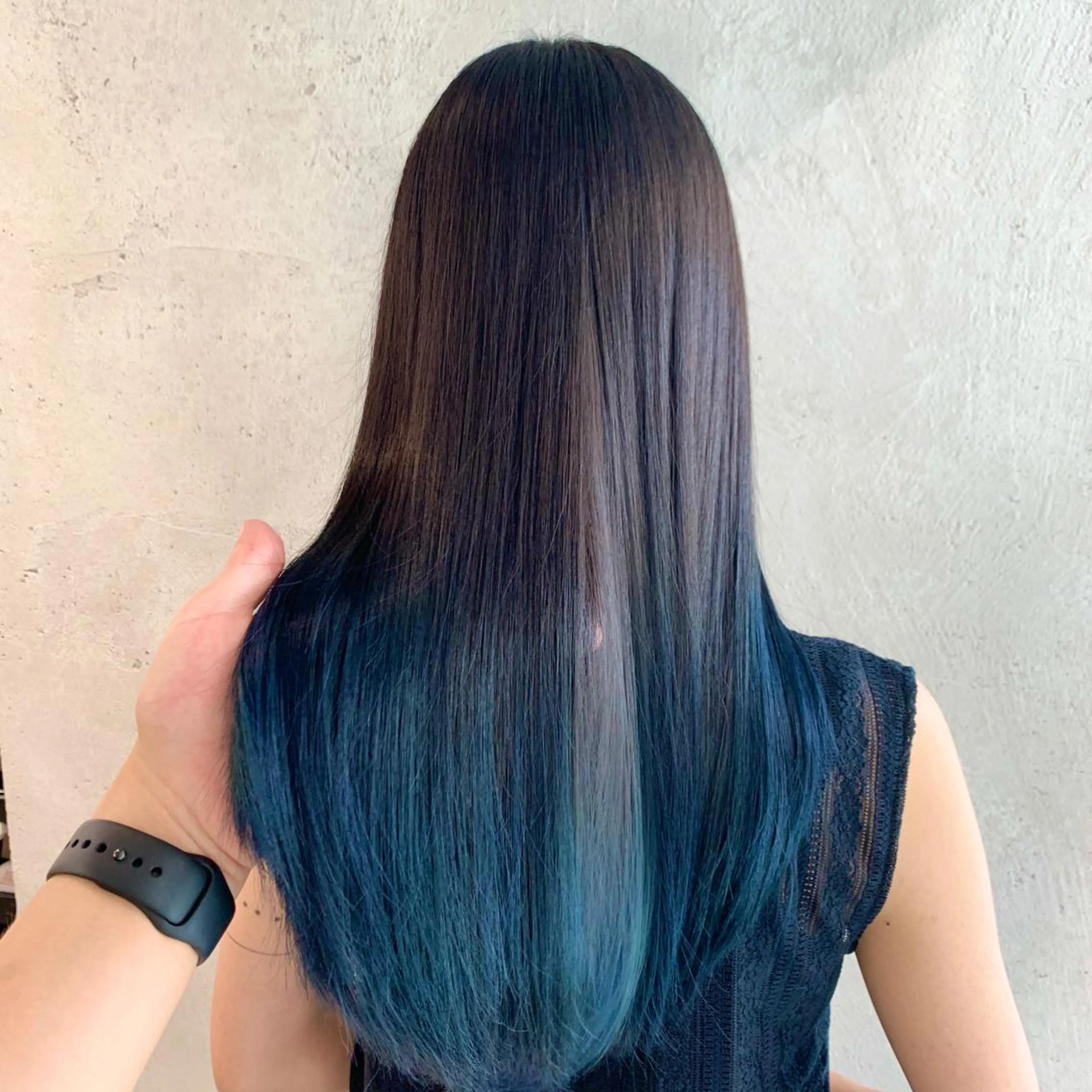 セミロング ヘアカラー 及川シゲル 髪質改善講師のヘアスタイル