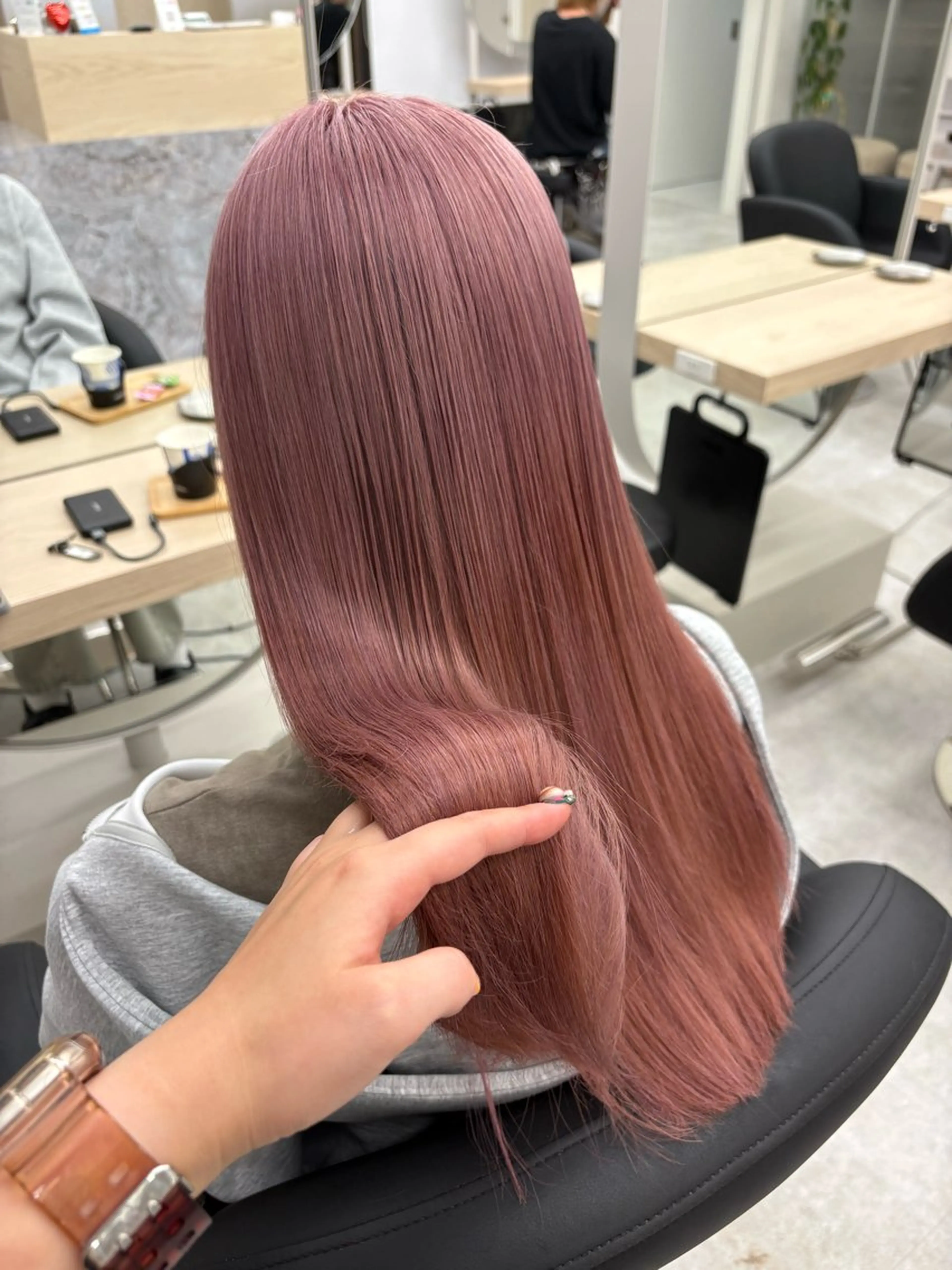 ロング カラー ベージュカラー ブリーチ ピンクカラー ピンクベージュ ヘアカラー トリートメント Nao 【EIGHT札幌】のヘアスタイル