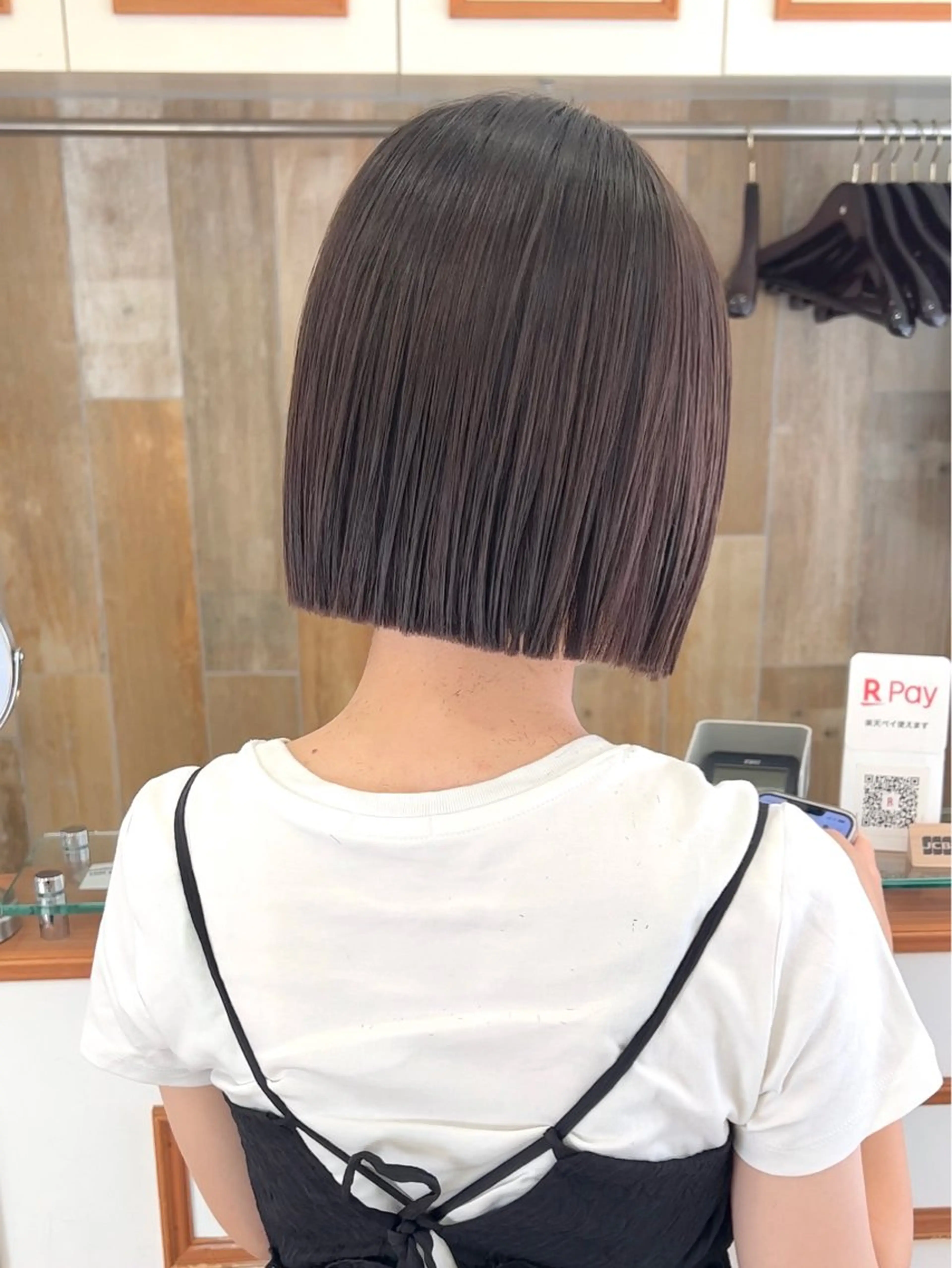 ショート カラー ぱつっとボブ/ 小野あかねのヘアスタイル