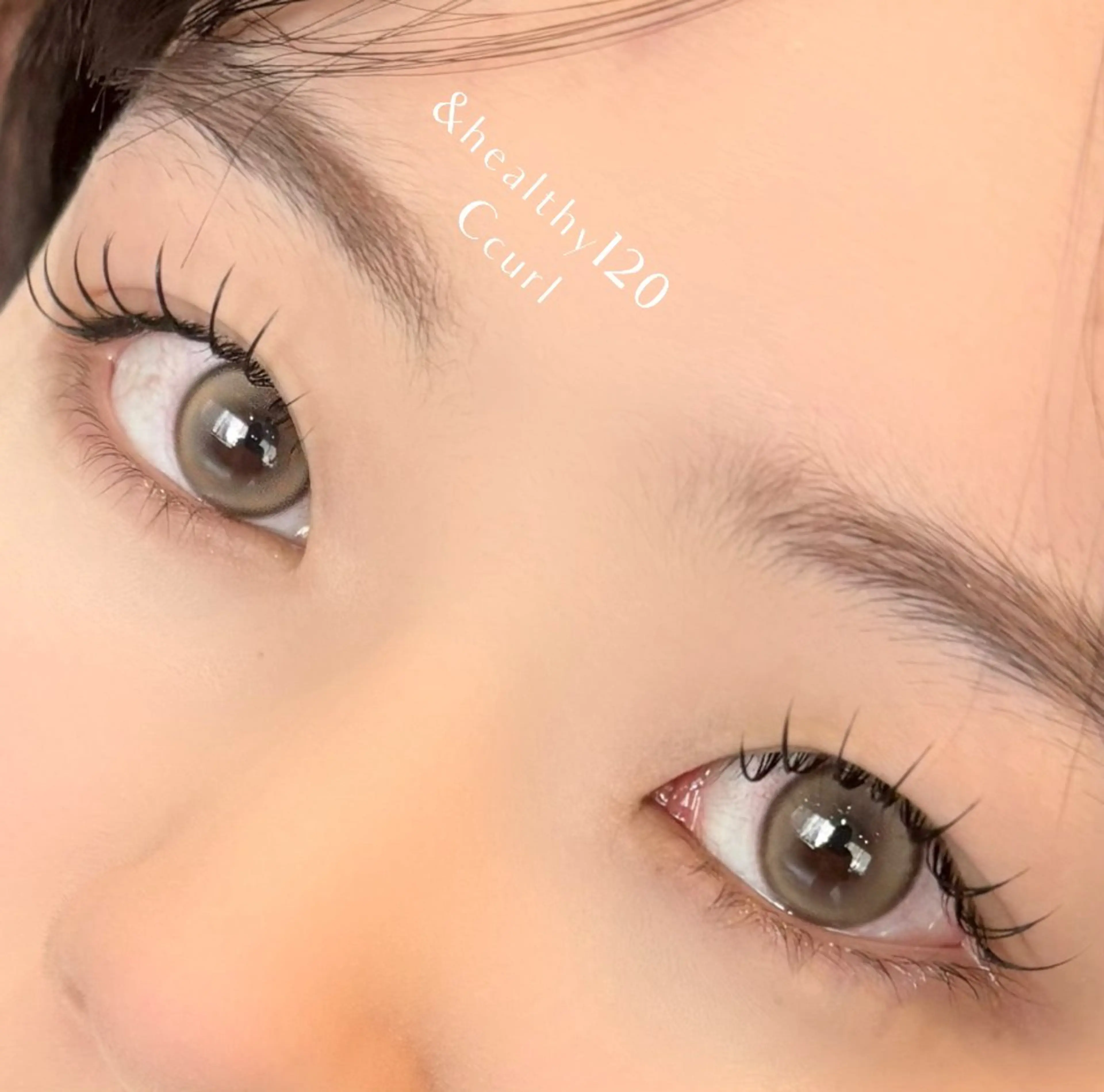 マツエク・マツパ LUCY NAIL&EYE所属・LUCY心斎橋 奥野の眉毛・アイブロウイメージ