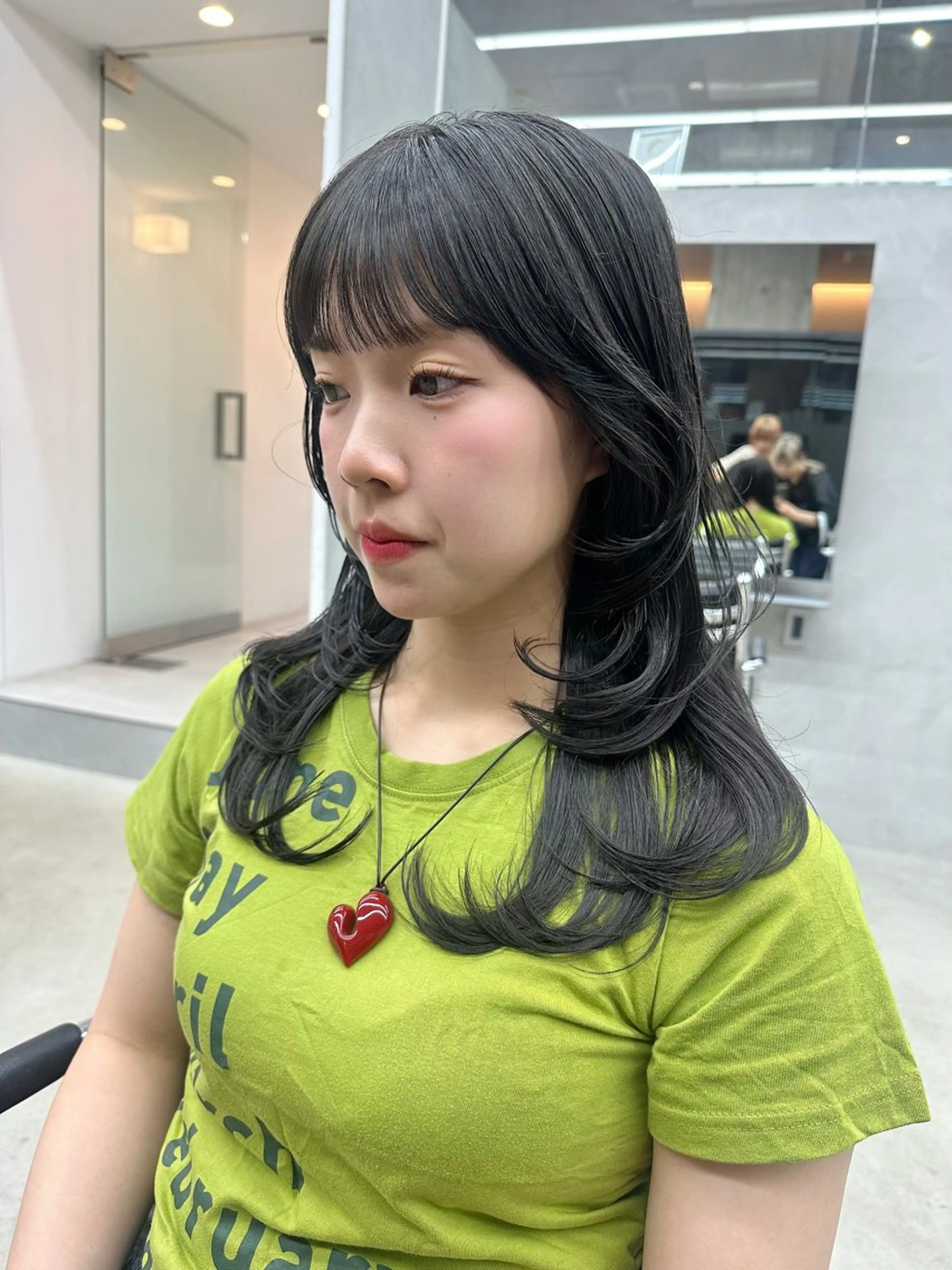 セミロング カラー グレージュ 吉川 未佑のヘアスタイル