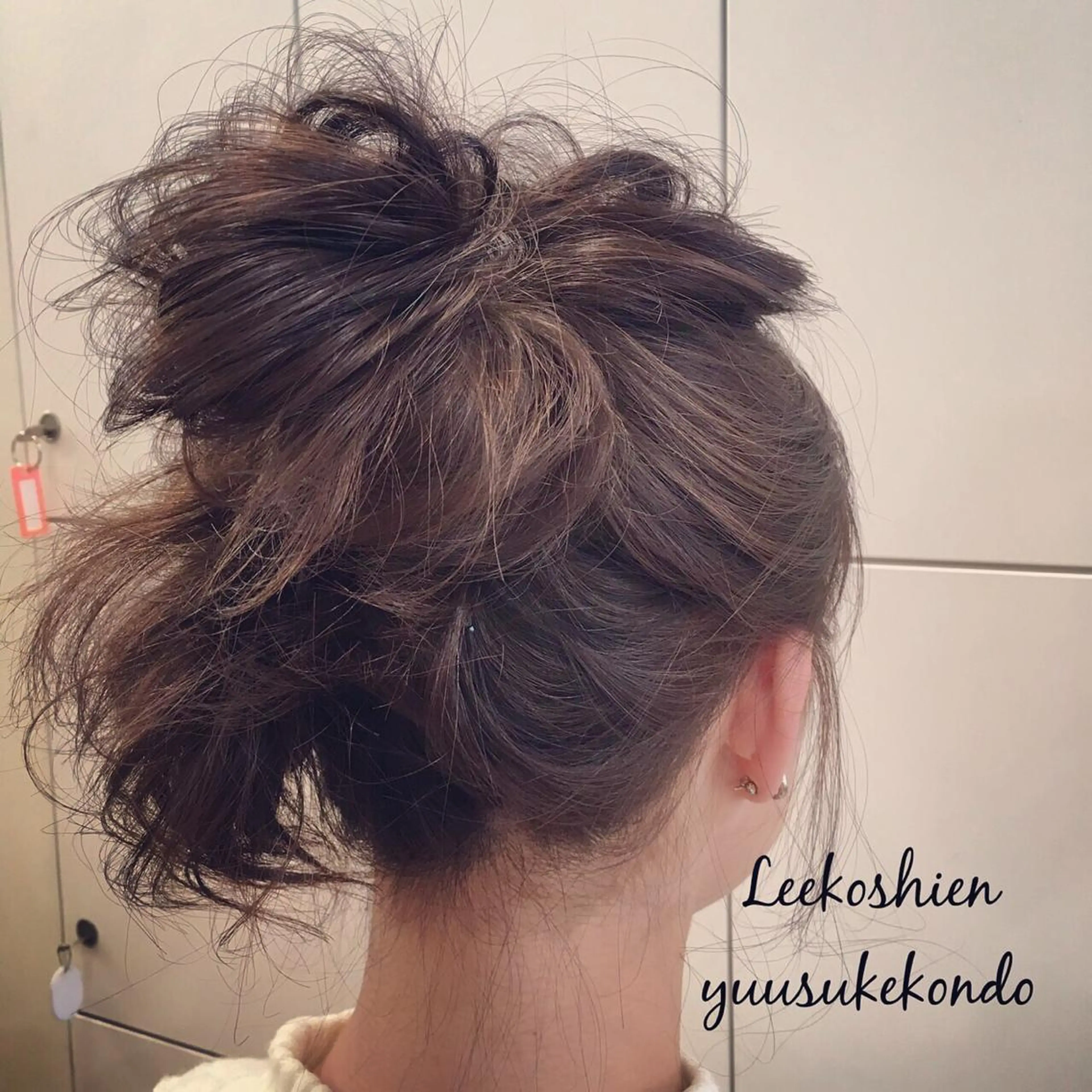 ミディアム カラー ヘアアレンジ お団子ヘア 簡単アレンジ _WHITE高槻所属・_WHITE高槻店 yusukeのヘアスタイル