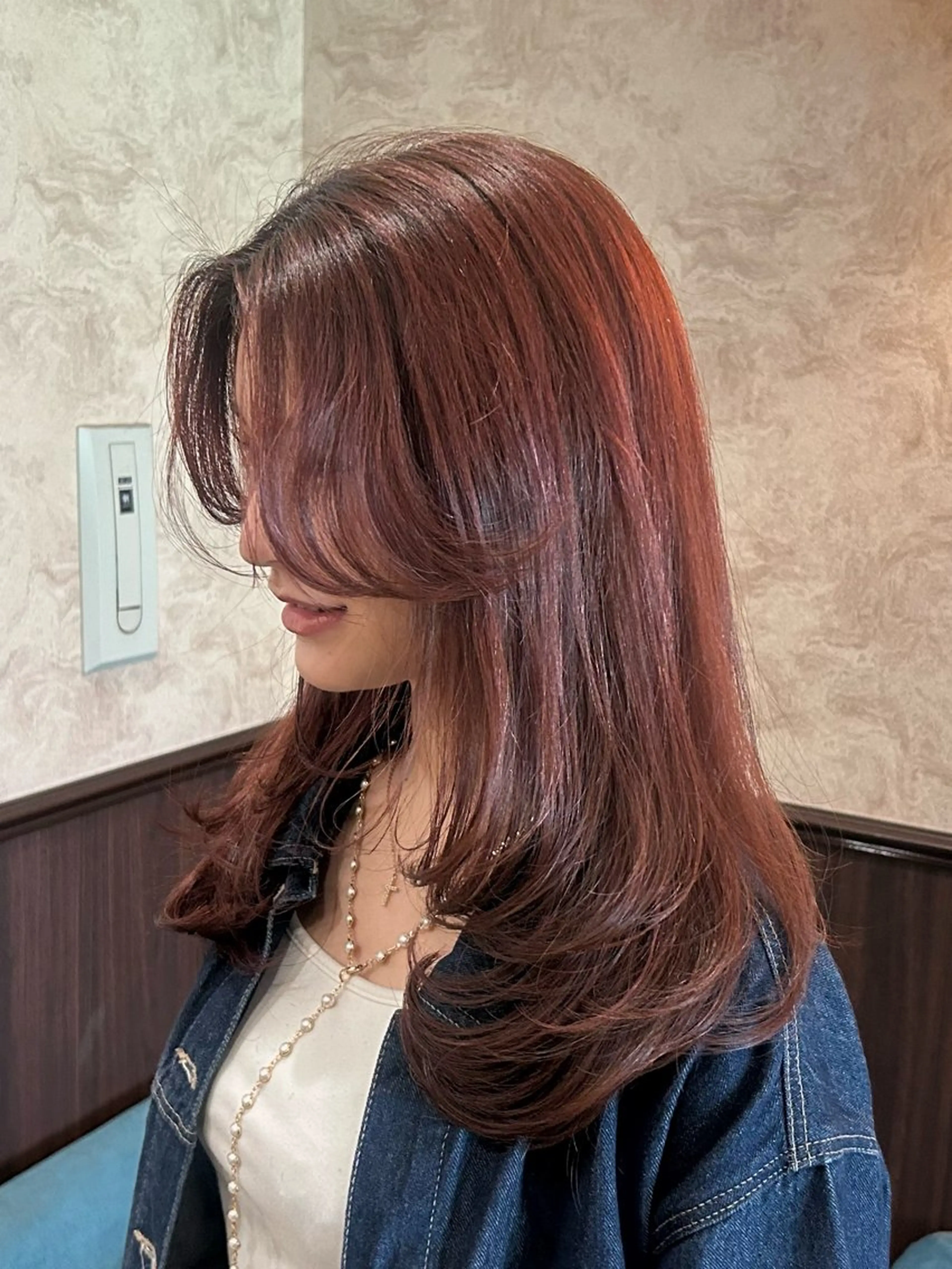 セミロング ヘアカラー Momo/海外ヘア /レイヤー/艶カラーのヘアスタイル