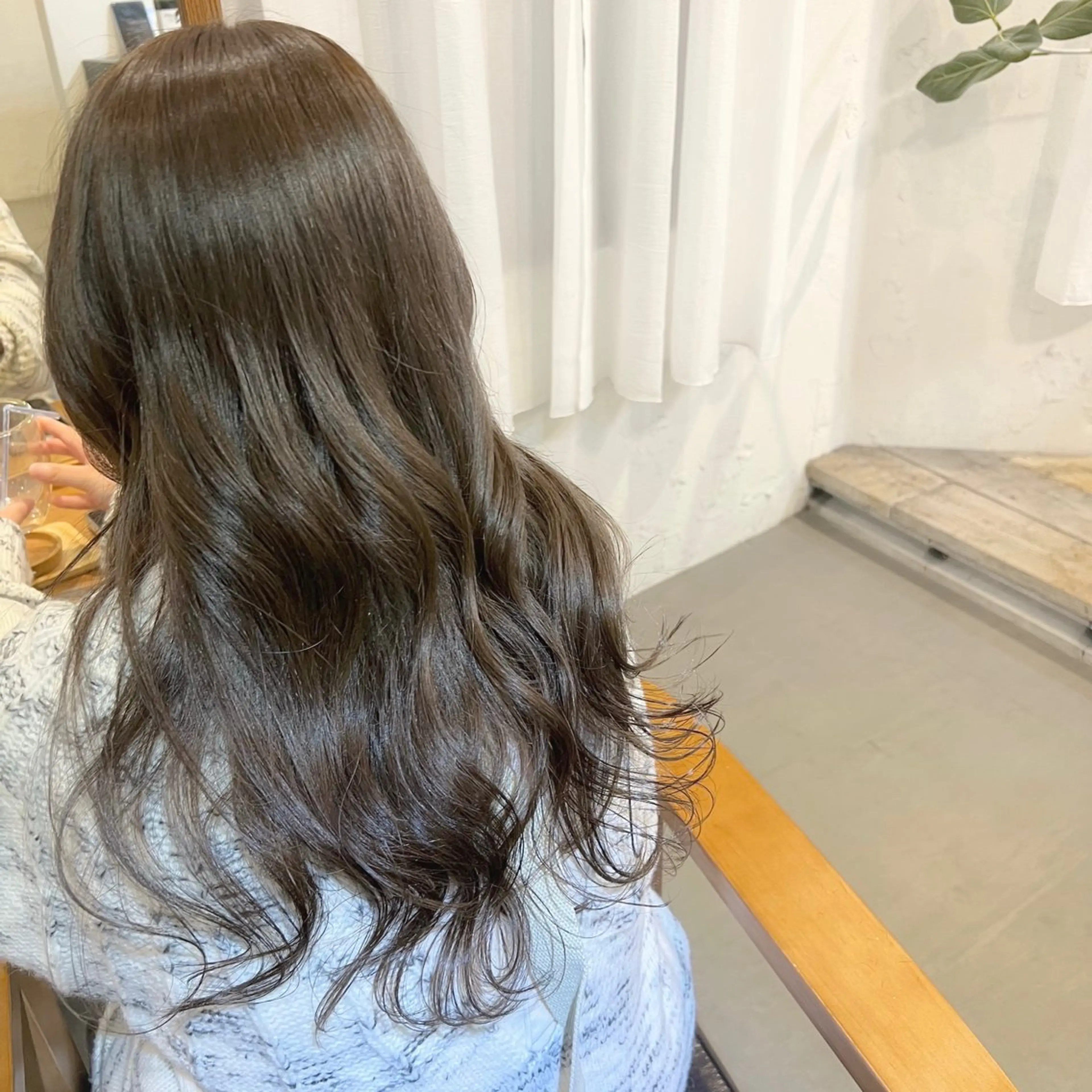 セミロング カラー ベージュカラー ブリーチ ダブルカラー ブリーチなしカラー オリーブベージュ カット ヘアカラー トリートメント ブリーチなしカラー 🌿‬脇黒丸 彩のヘアスタイル