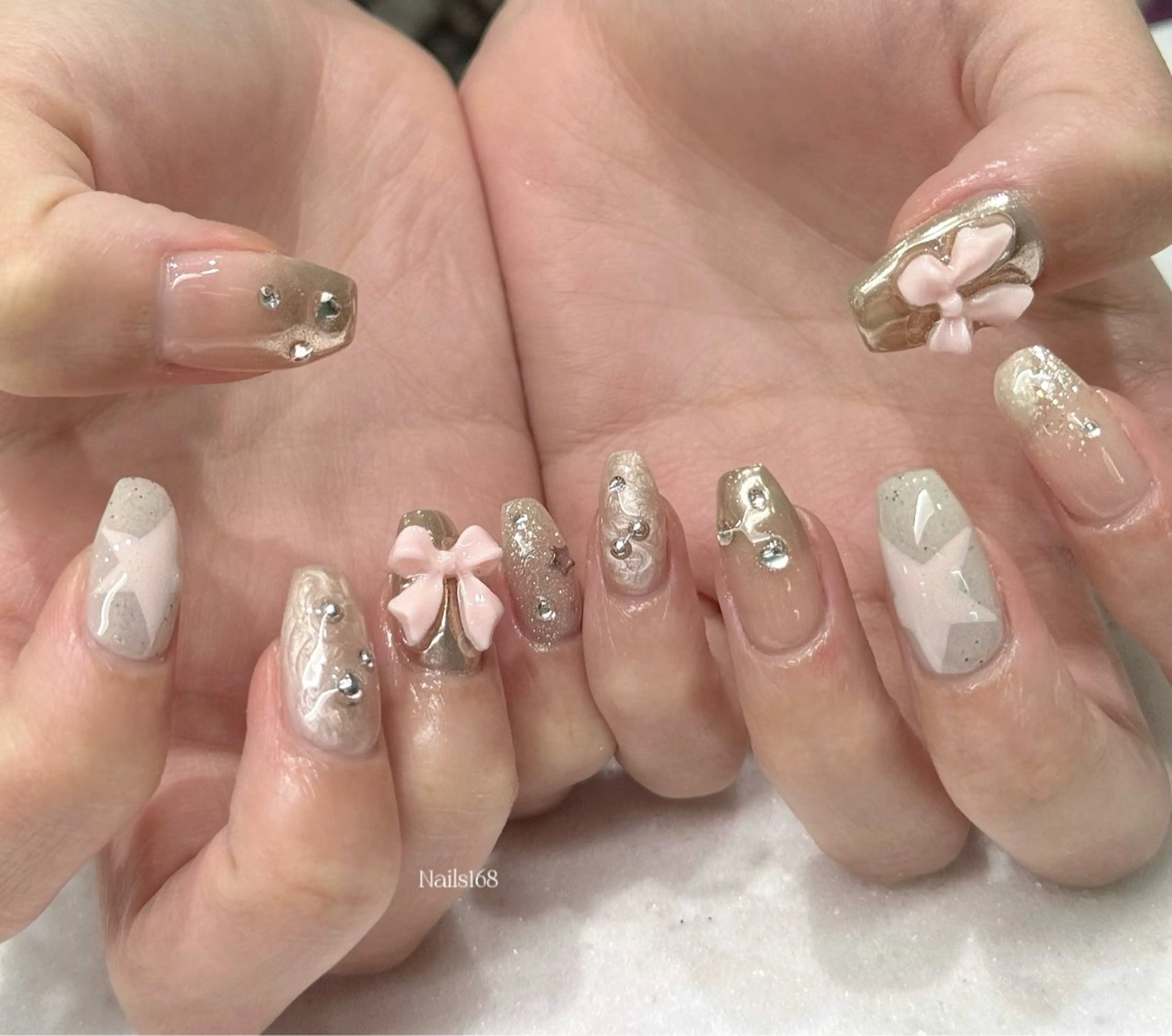 ネイル アートネイル チークネイル 韓国ネイル マグネットネイル ニュアンスネイル ハンドネイル NAILS168 新大久保店のネイルデザイン