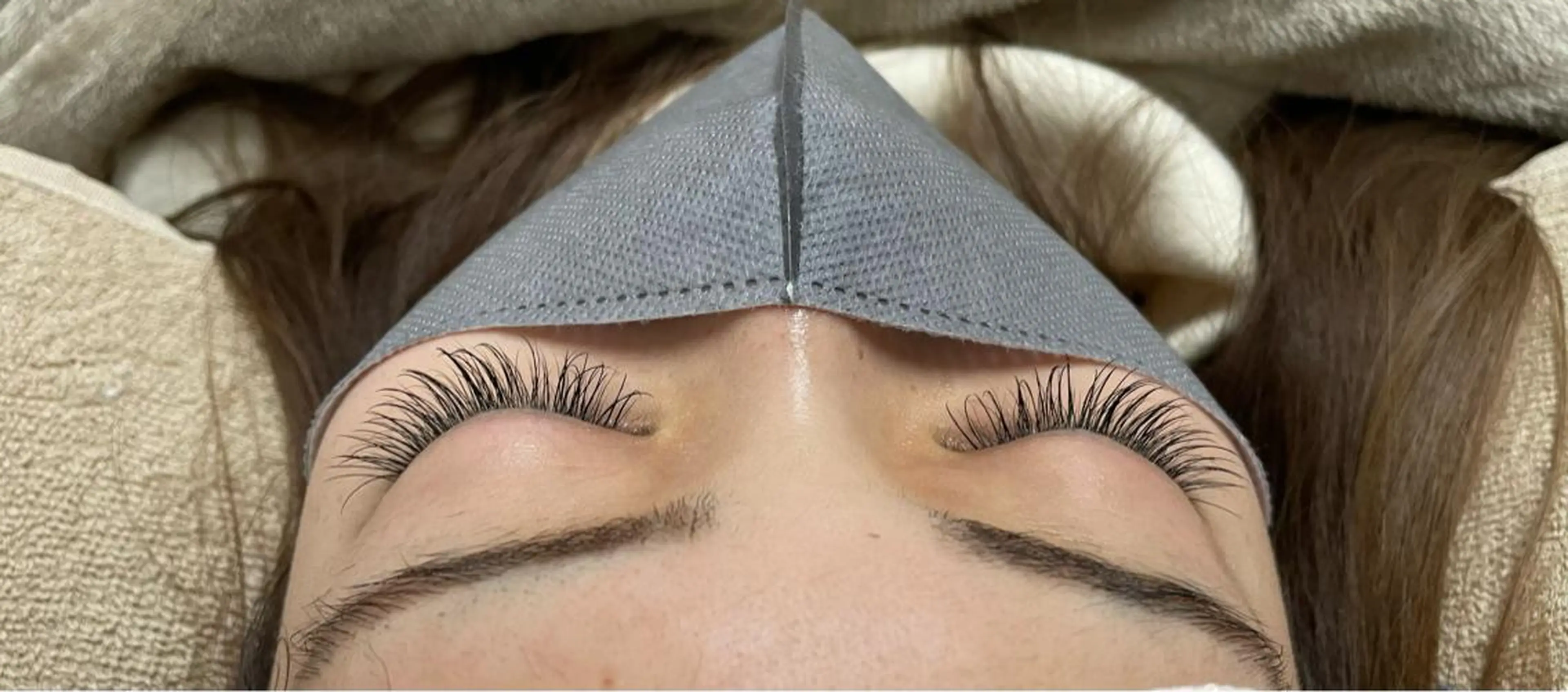 マツエク・マツパ 西野 衣織のヘアスタイル