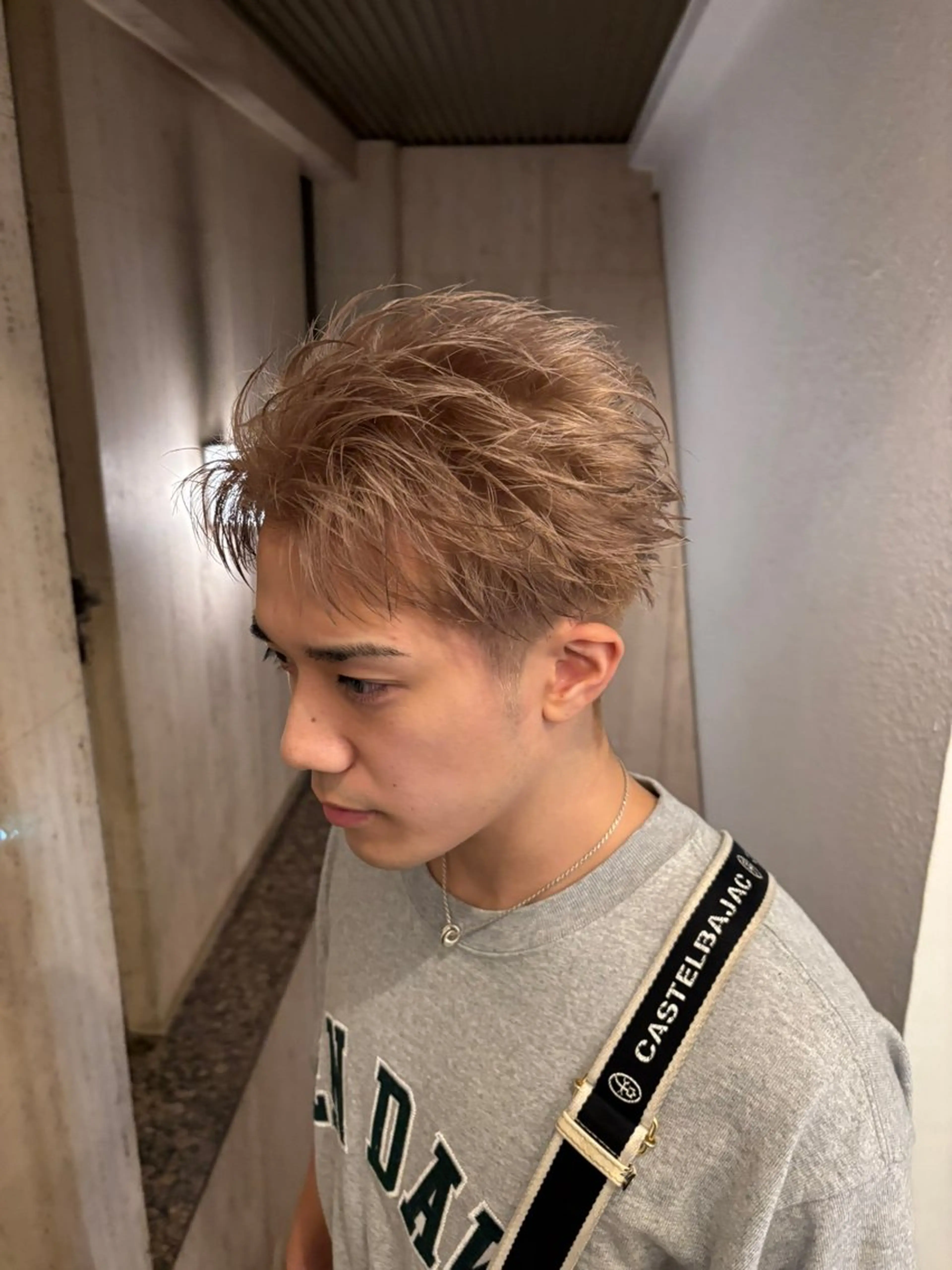 カラー メンズ メンズブリーチ ベージュカラー ブリーチ ミルクティーベージュ ヘアカラー メンズハイトーン特化 てるぼうのヘアスタイル