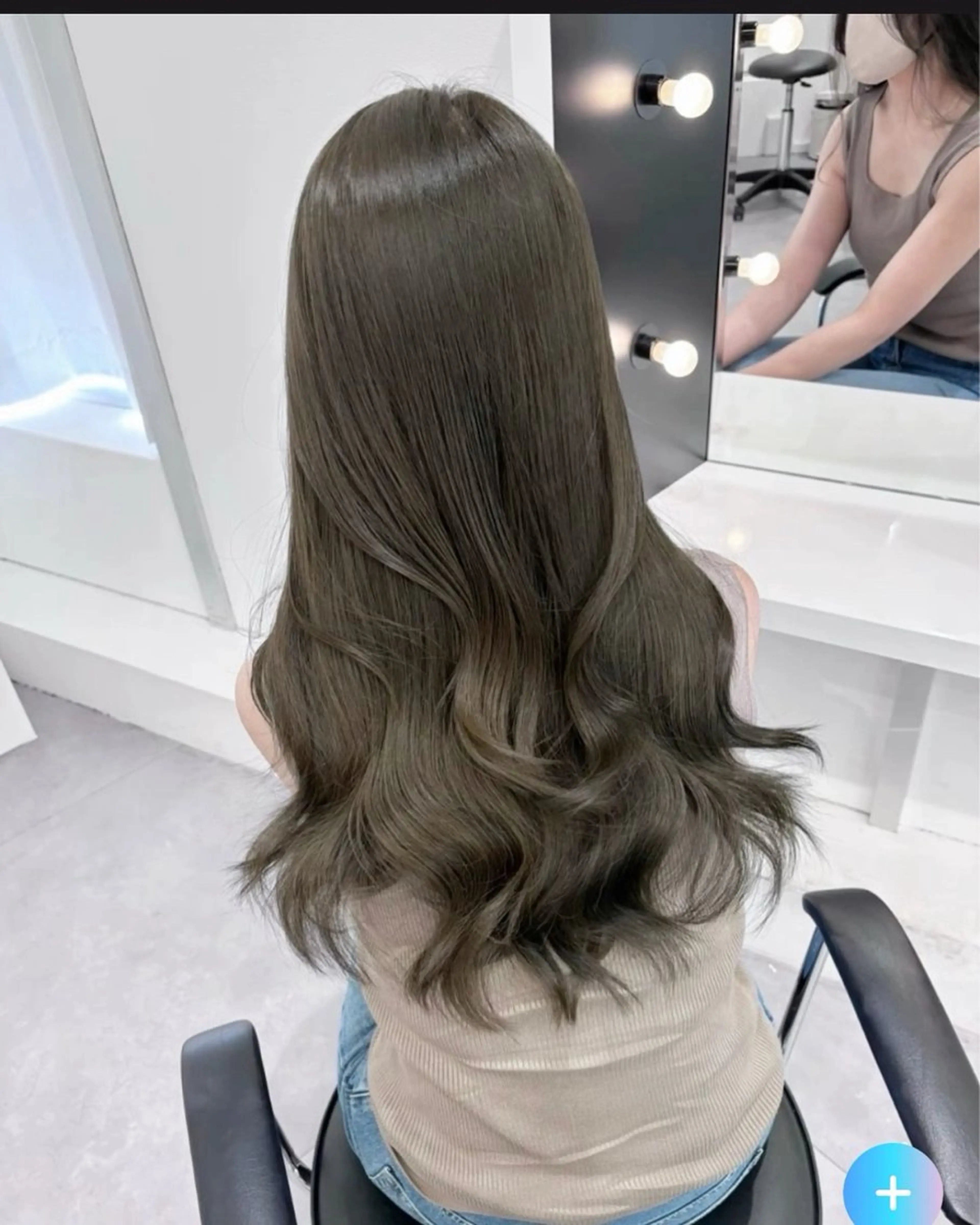 ロング ヘアカラー 渥美 舞のヘアスタイル