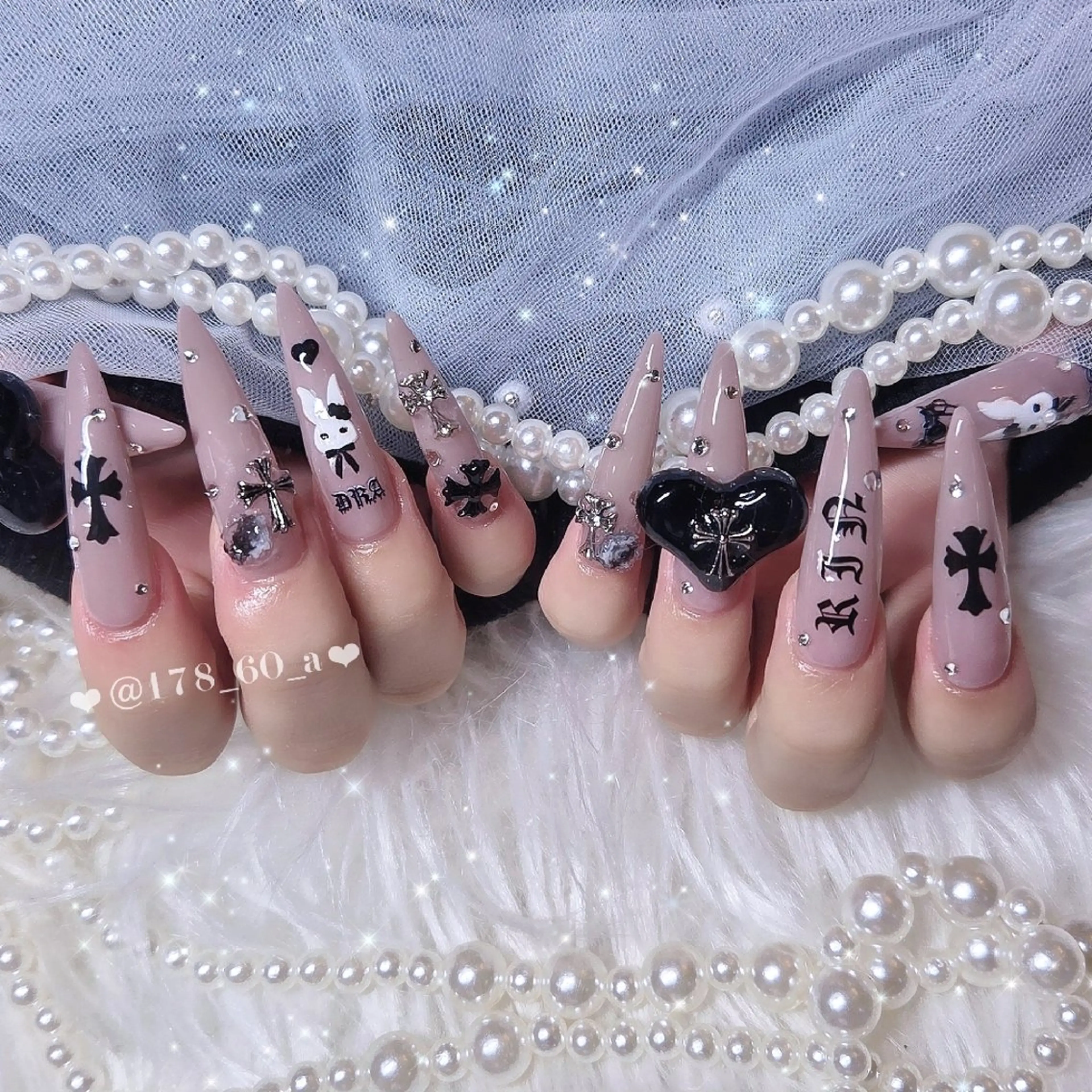 ネイル ガーリー ピンク スカルプネイル ハンドネイル HAPPINAS🎀  れん🖤痛ネイルのネイルデザイン