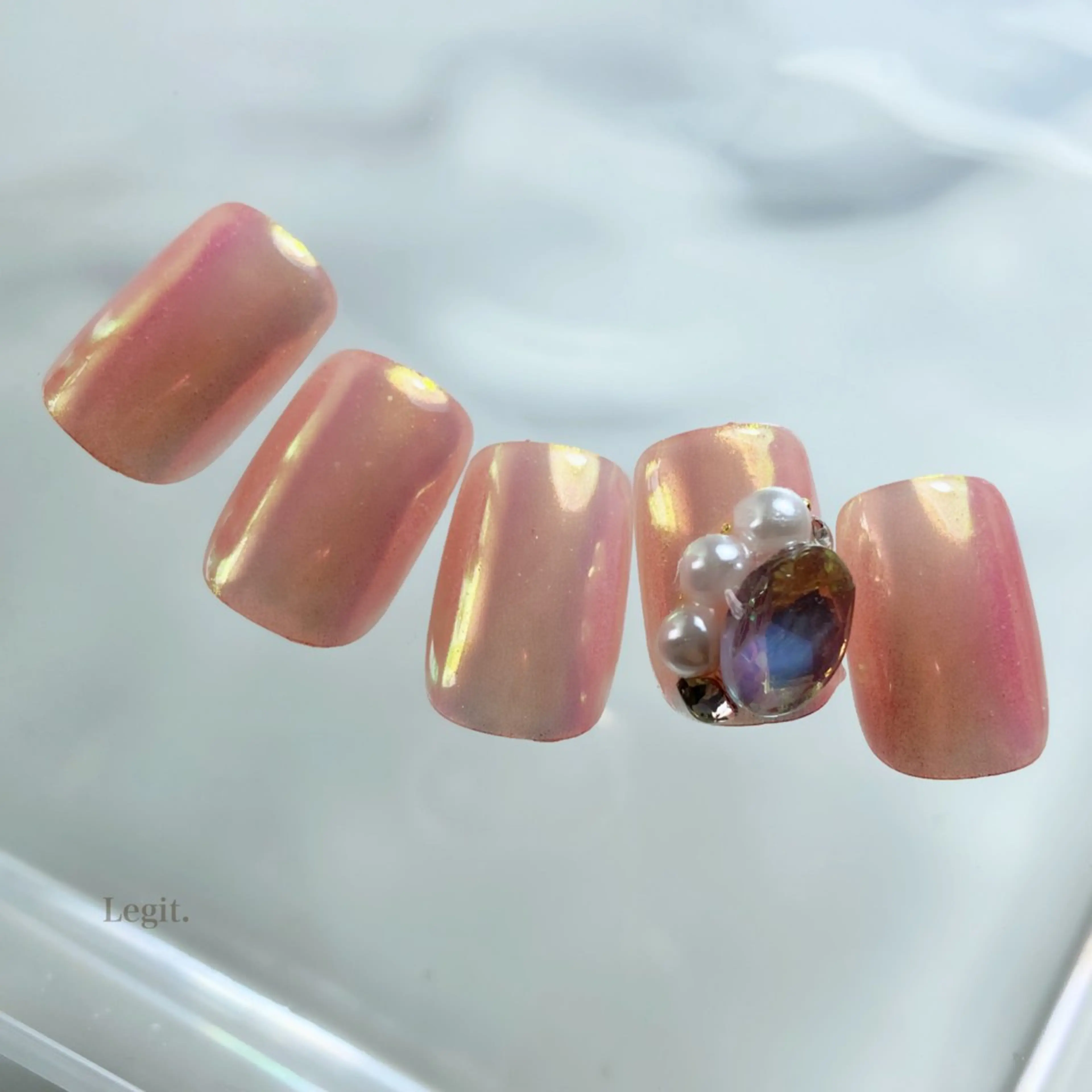 ネイル オーロラネイル ミラーネイル Legit nail salonのネイルデザイン