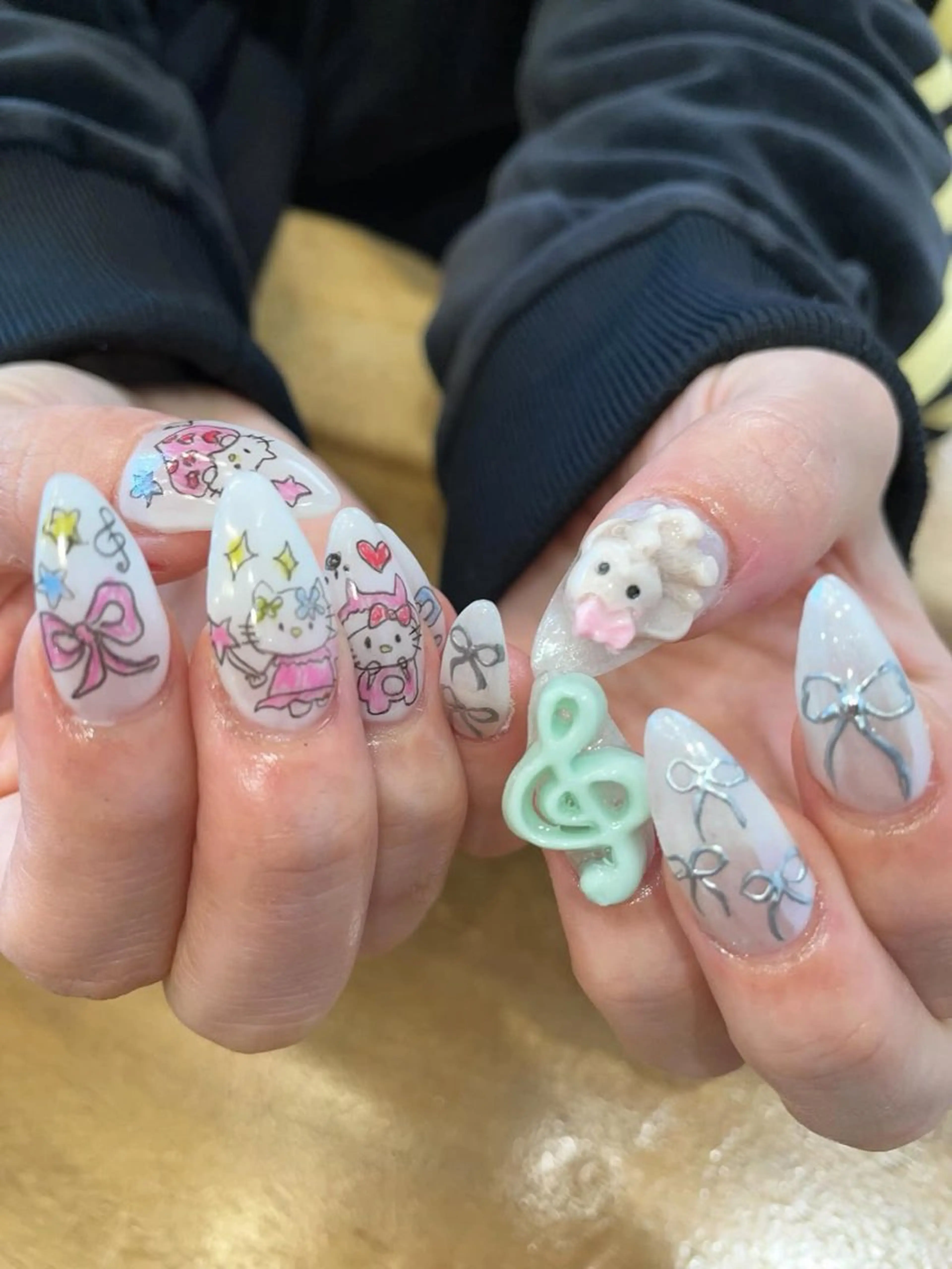 ネイル ハンドネイル 🎵AIRI/ヘアー ⭐︎アートネイル🪽のネイルデザイン