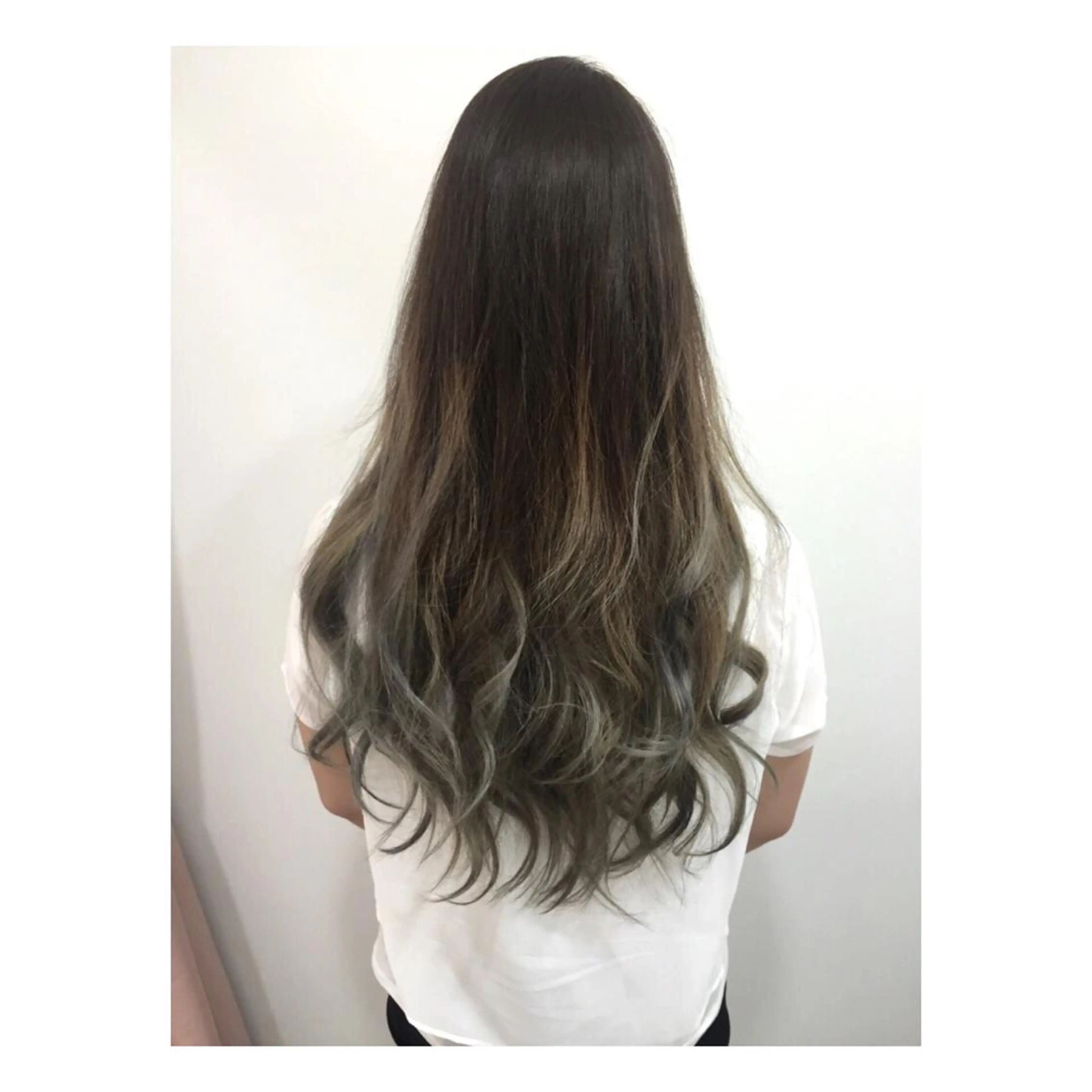 カラー ブリーチ グラデーションカラー シルバー Cuon所属・✨ご新規様のみ✨ ウンノのヘアスタイル