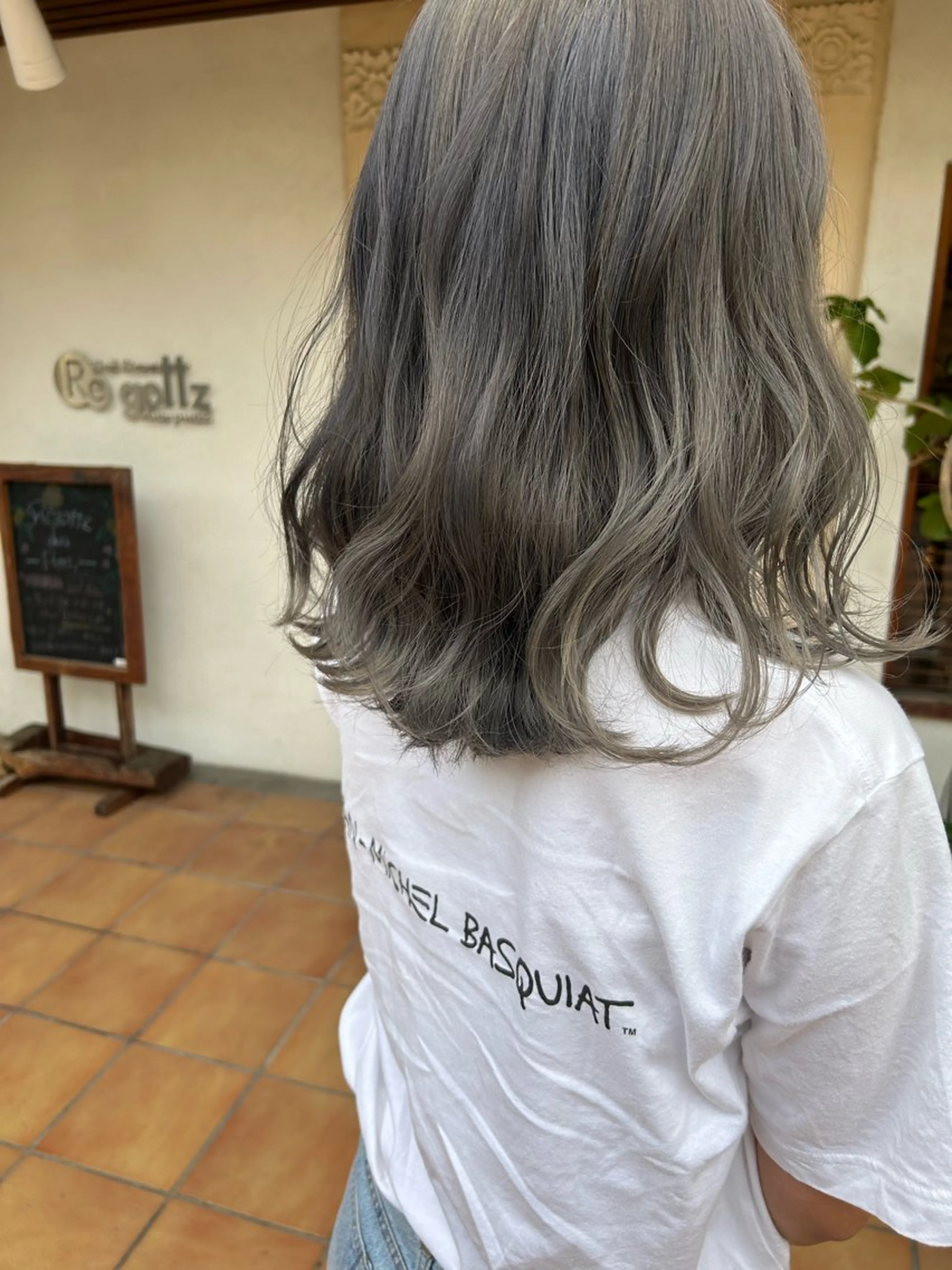 ミディアム カラー ブリーチ ヘアカラー トリートメント ヘッドスパ putri 川邉 優花のヘアスタイル