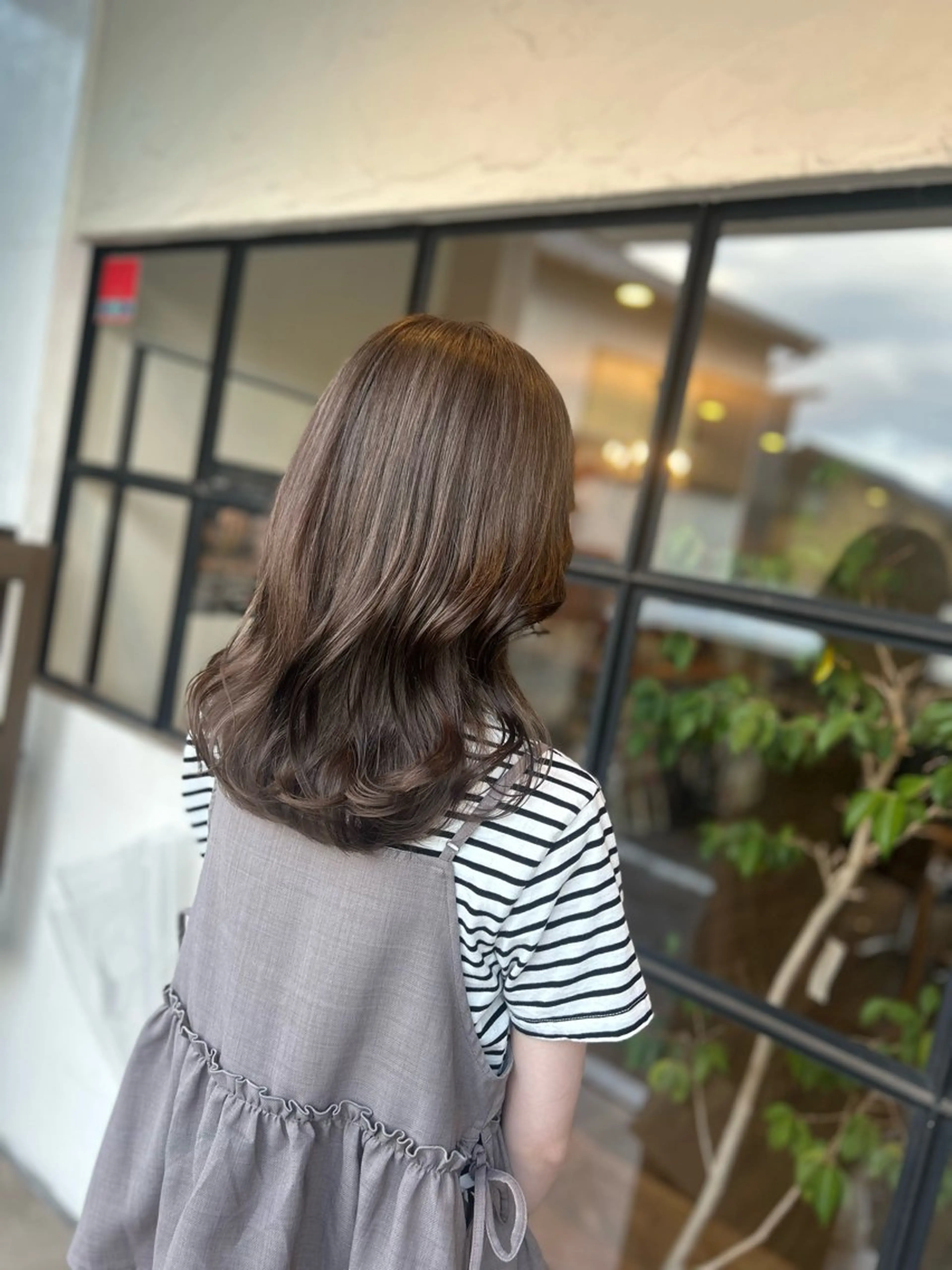 セミロング カラー ブリーチ グレージュ カット ヘアカラー 井上 花音のヘアスタイル