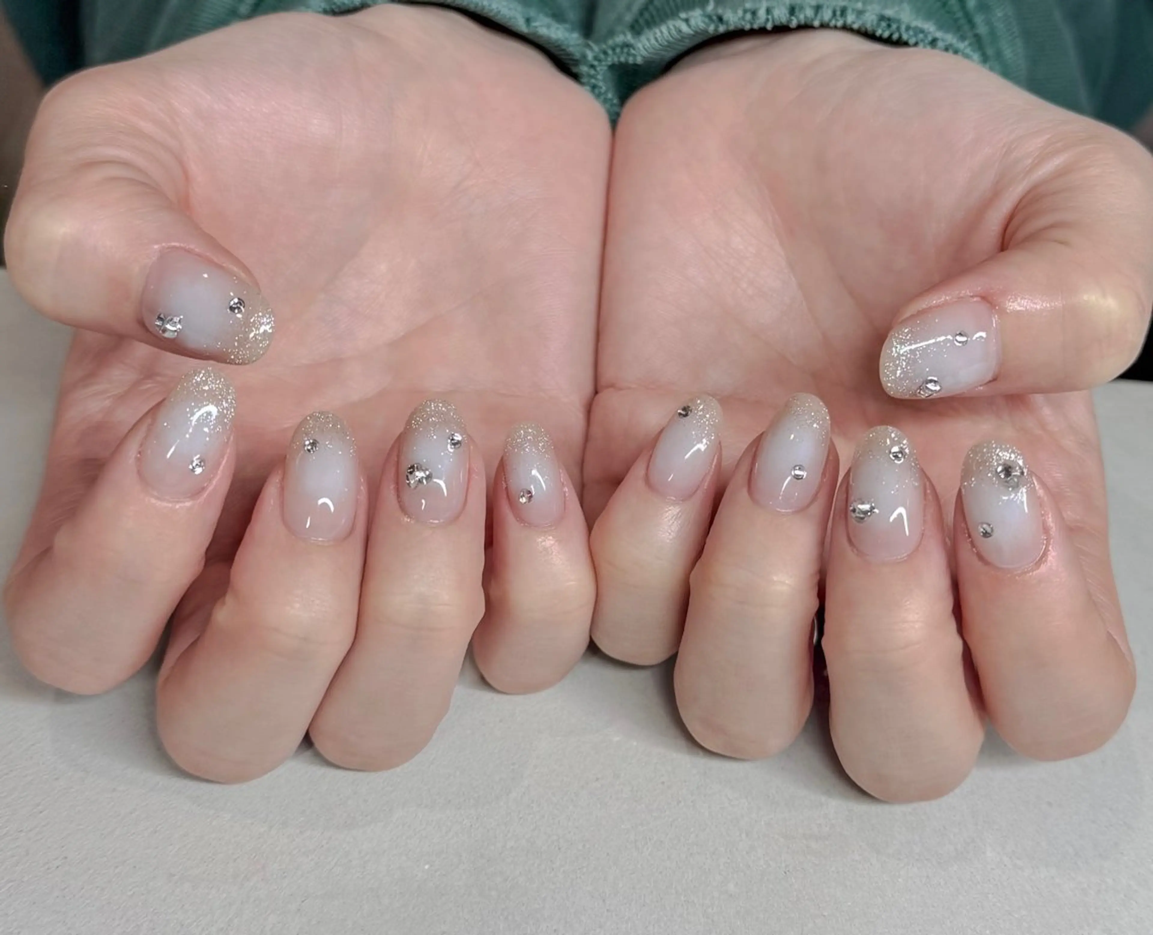 ネイル アートネイル ストーンネイル num-fi Aiのネイルデザイン