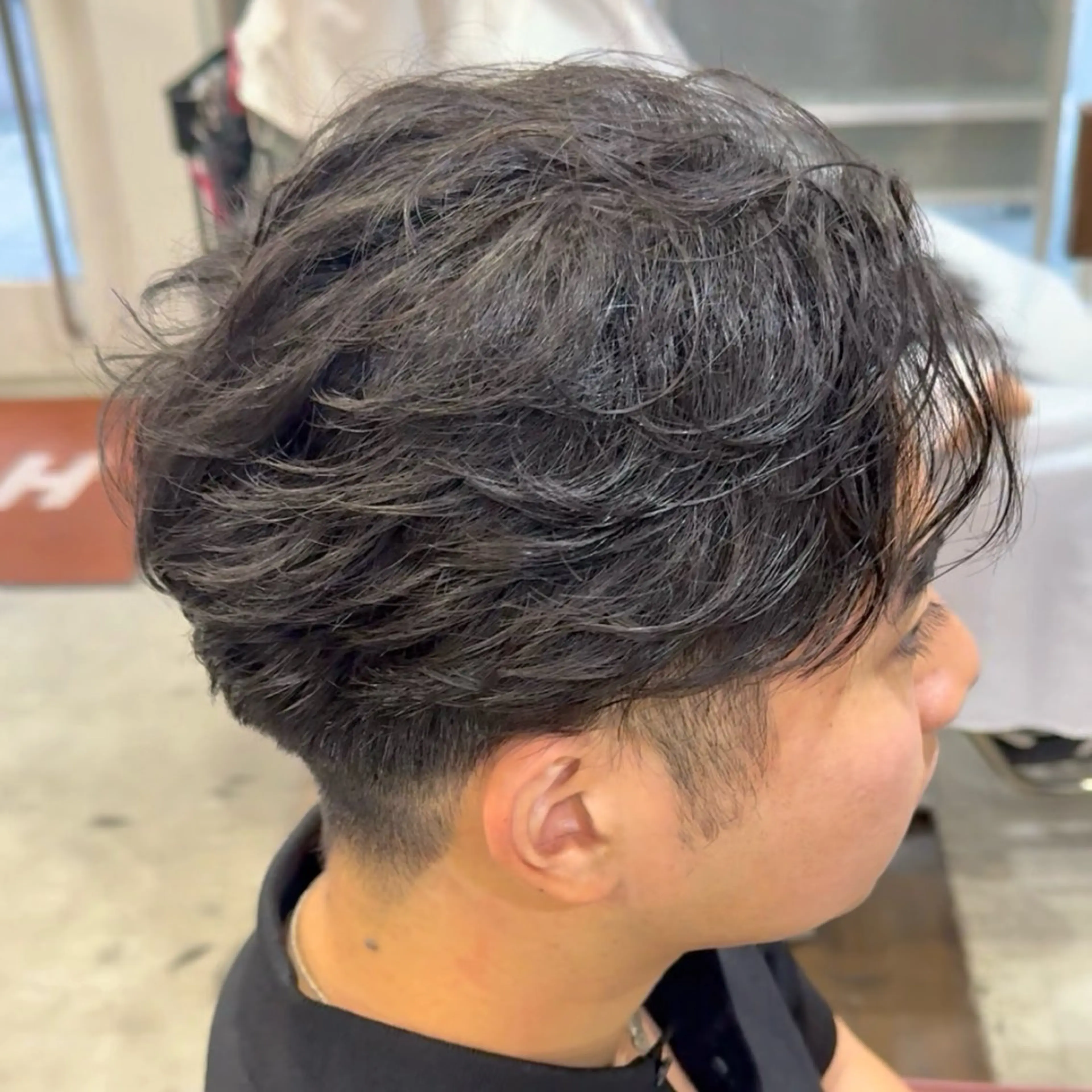 パーマ メンズ フェザーパーマ メンズパーマ スペインカール/セン ターパート/RYUのヘアスタイル