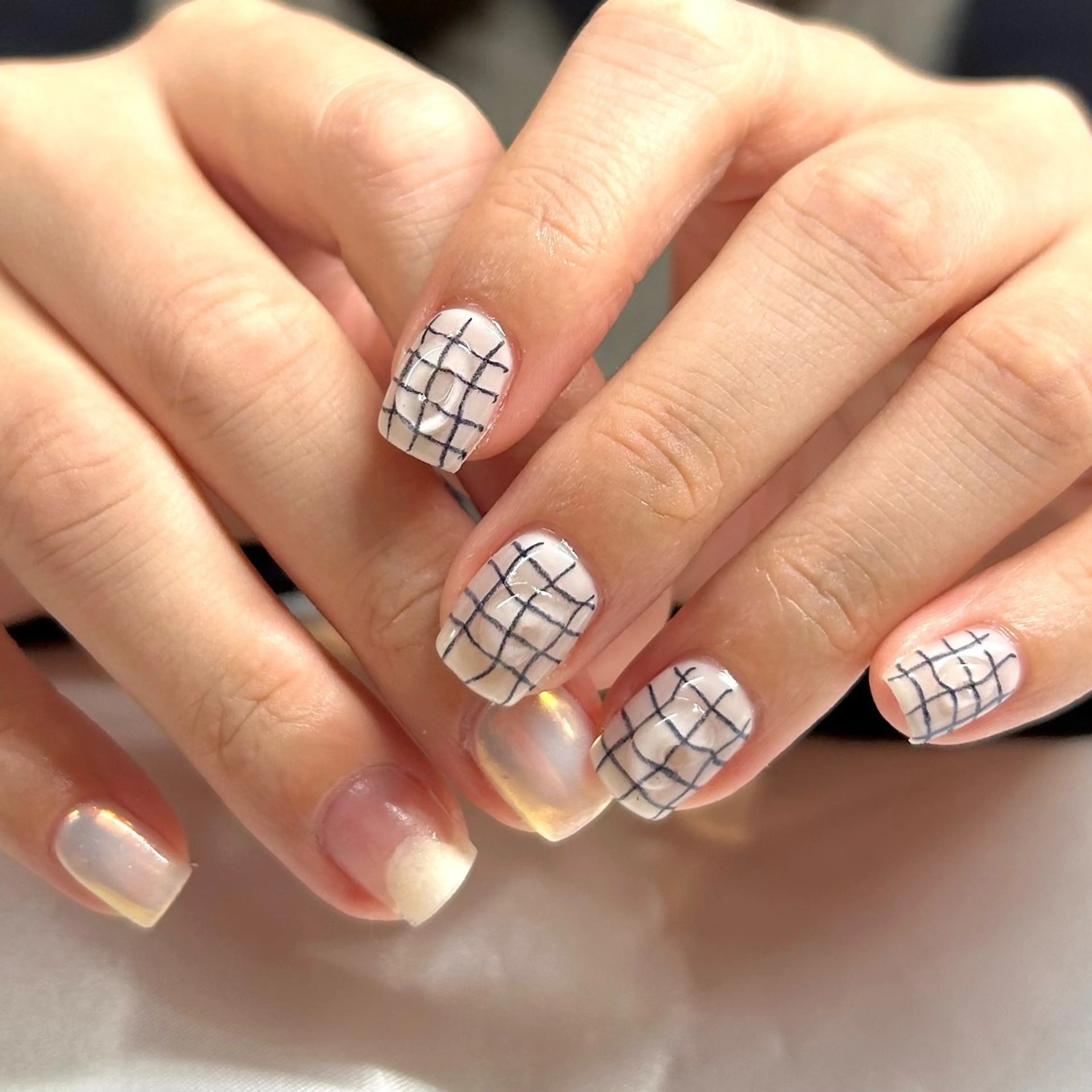 ネイル オーロラネイル ニュアンスネイル shine'an fuka🌿🫧のネイルデザイン