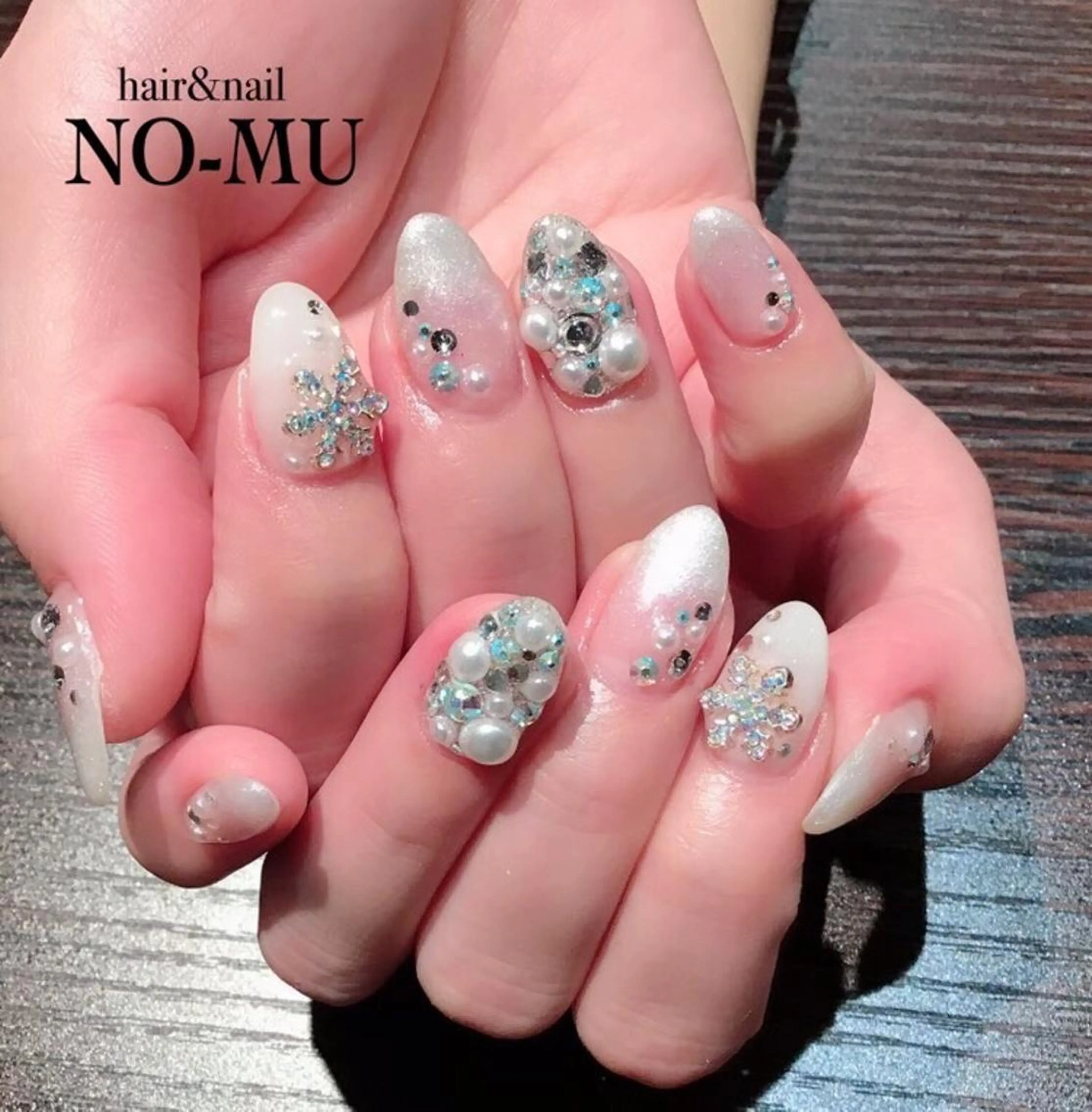 ネイル キラキラネイル 冬ネイル hair＆nail NO-MUのネイルデザイン