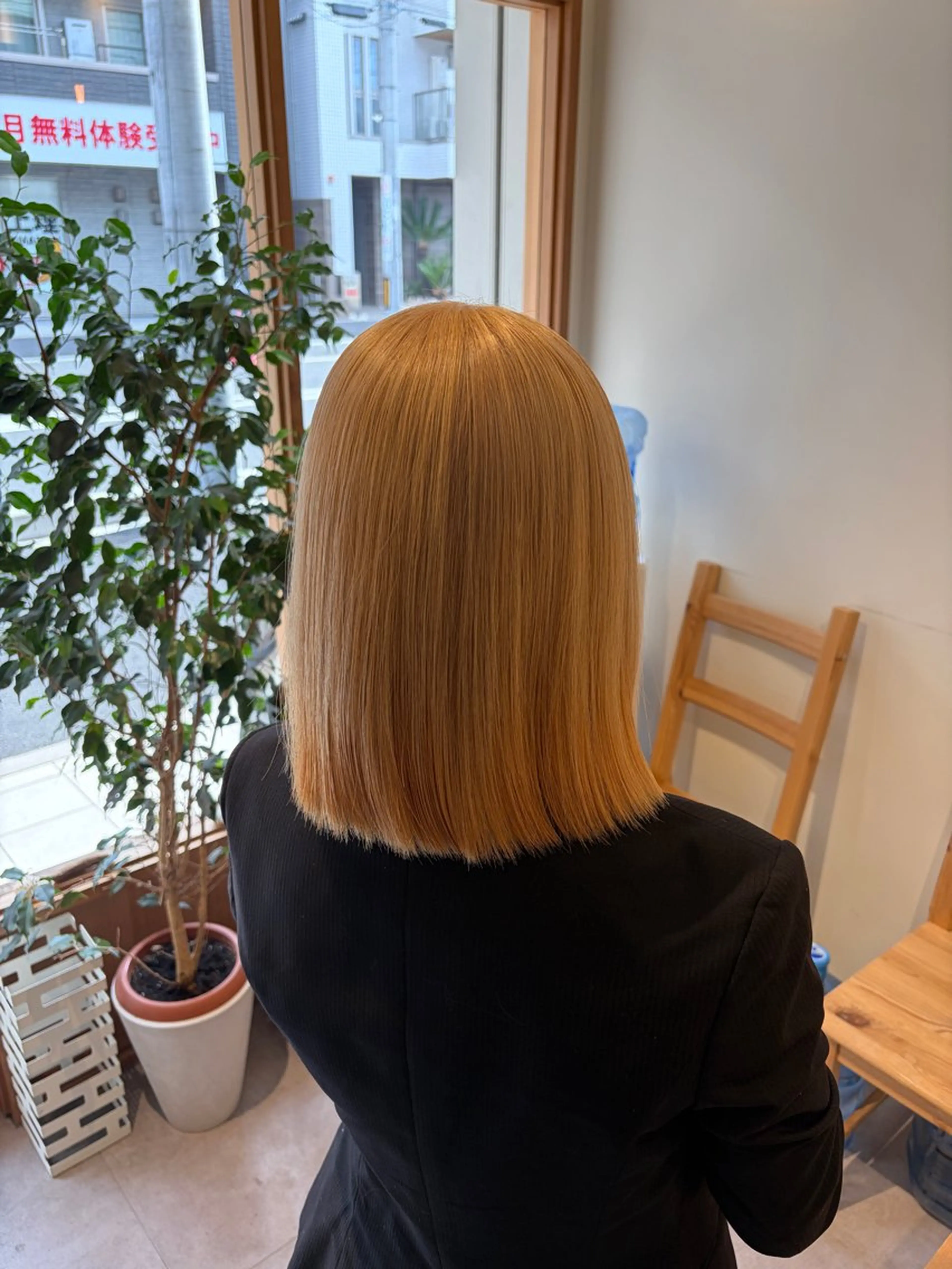 カラー ヘアカラー 荒井 茉凜のヘアスタイル