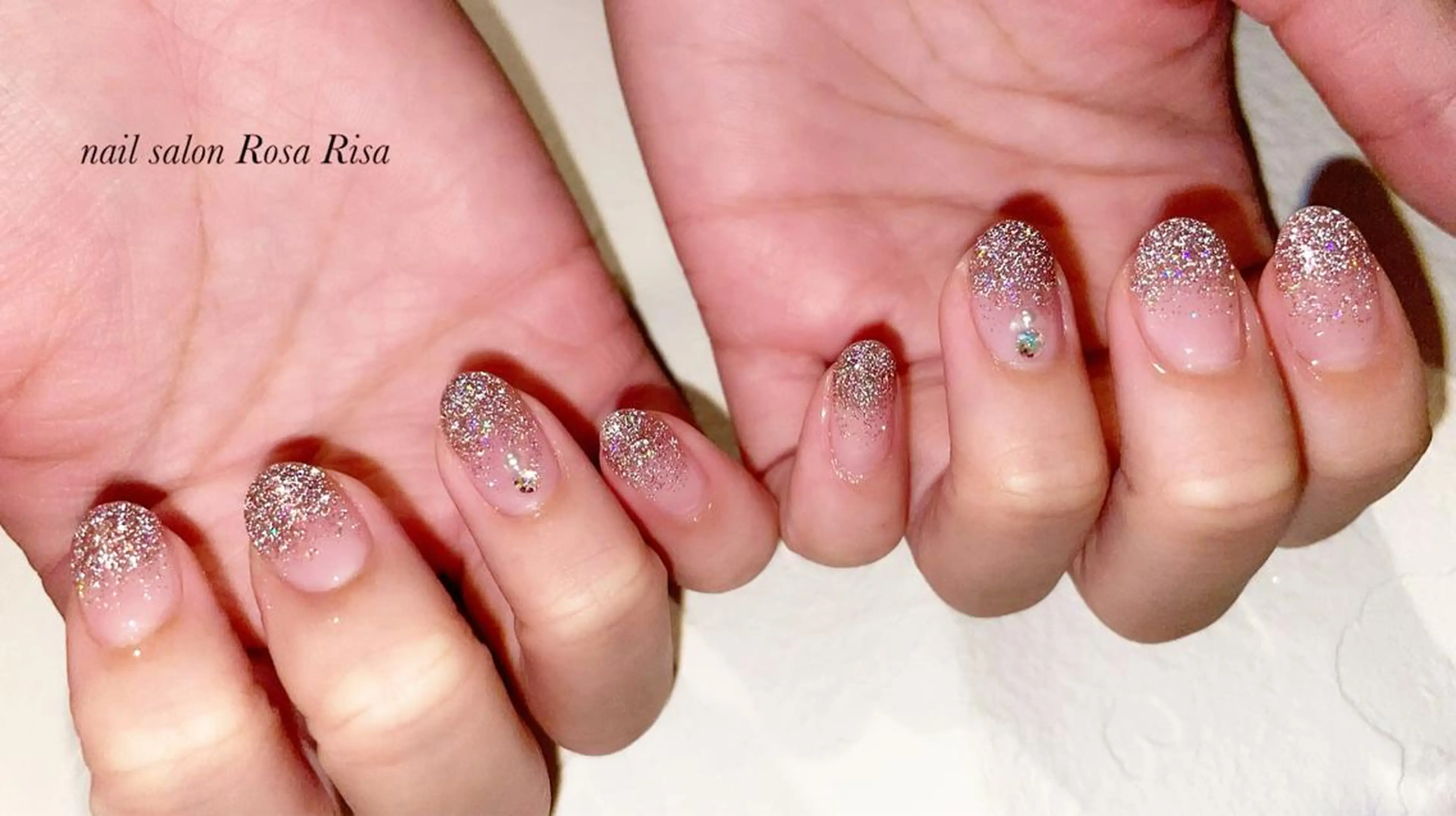 ミディアム ネイル フラッシュネイル ネイルスタジオ シェイクユアハンズのネイルデザイン