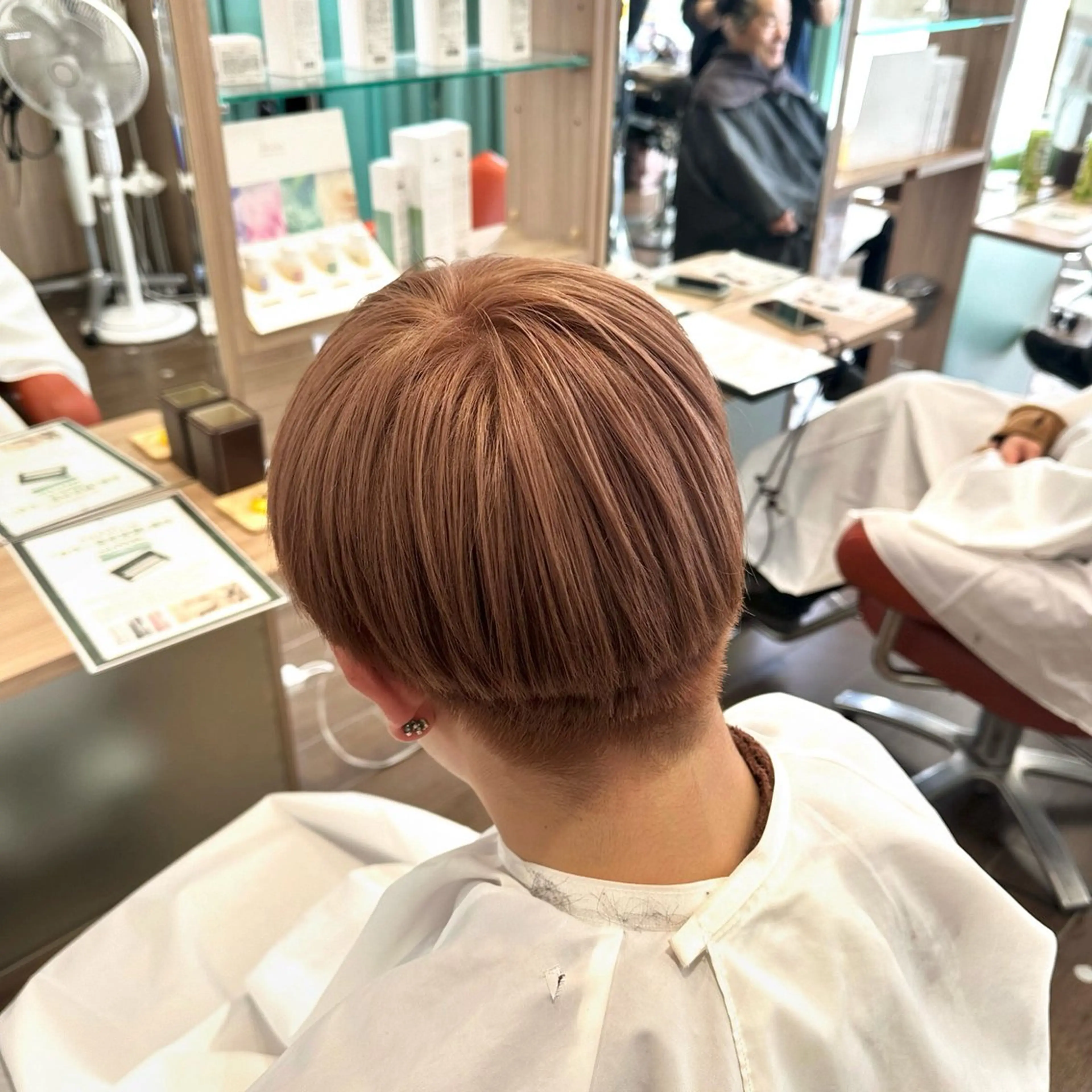 ショート カラー メンズ メンズブリーチ ベージュカラー ブリーチ ミルクティーベージュ 佐藤功真/ ブリーチなしカラーのヘアスタイル