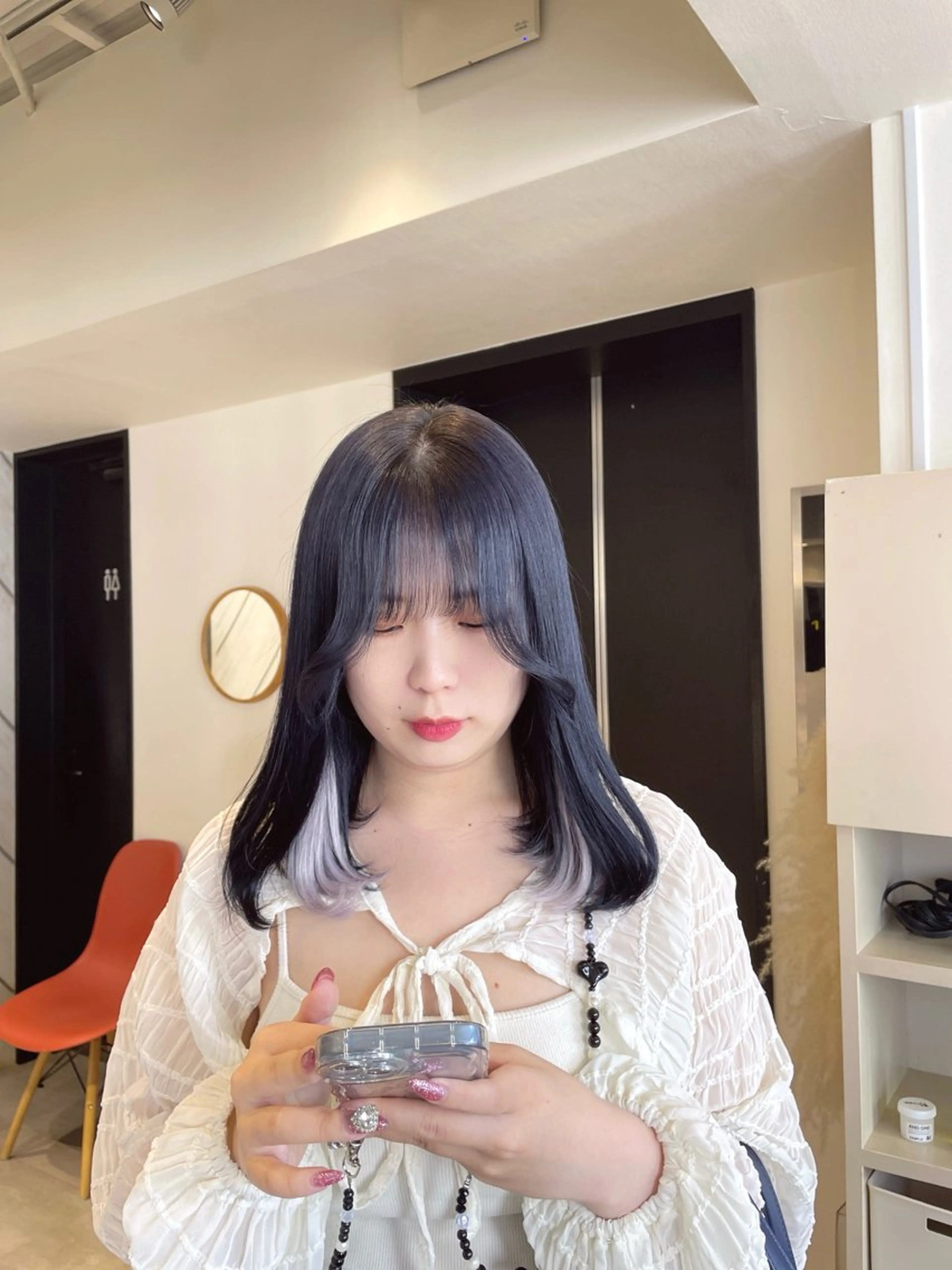 ミディアム カラー 黒髪 ブルーカラー ブルーブラック インナーカラー ラベンダーカラー fuka/梅田/ ミルクティーベージュのヘアスタイル