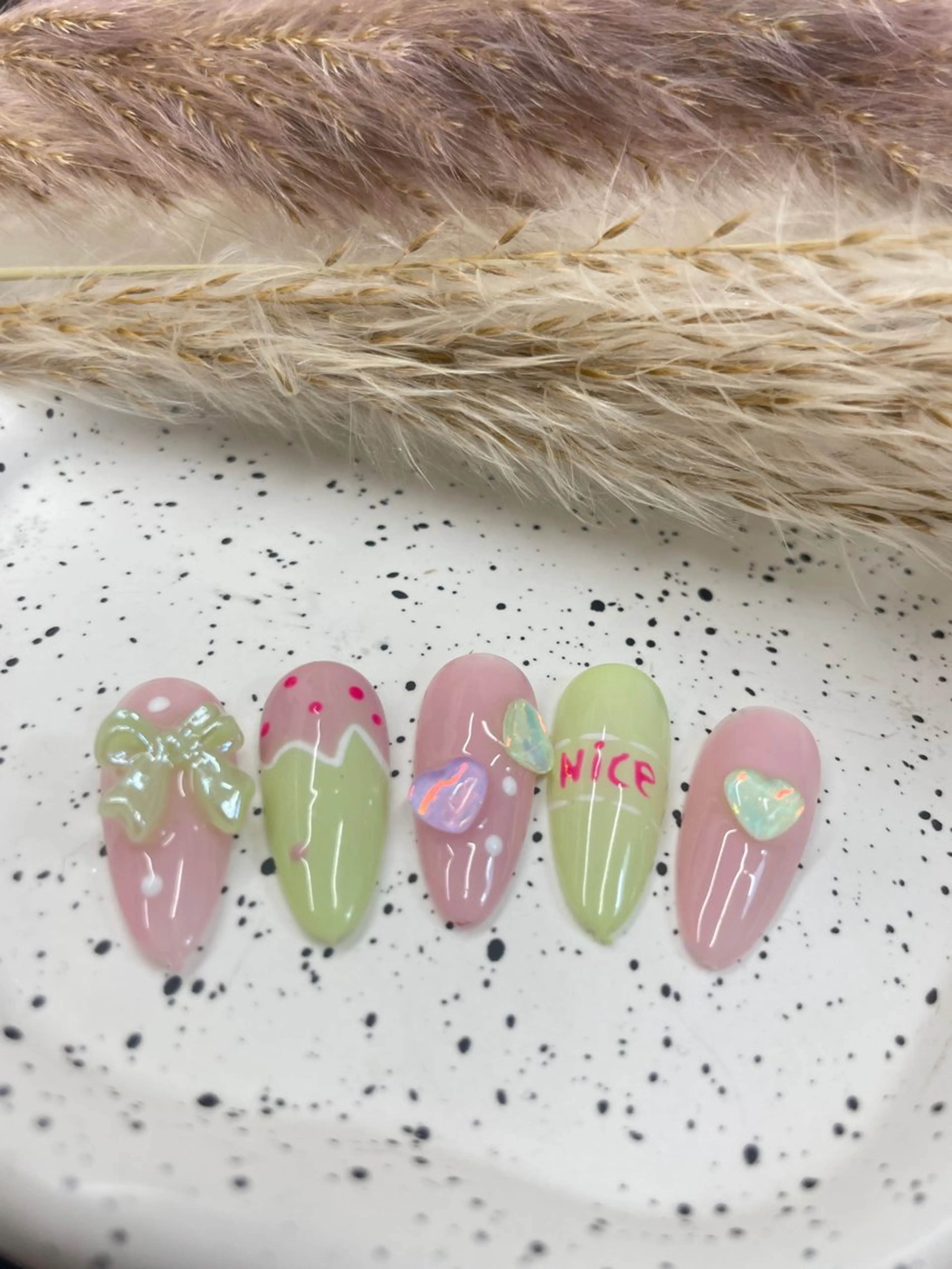 ネイル ハンドネイル AngelChris ビューティーサロンのネイルデザイン