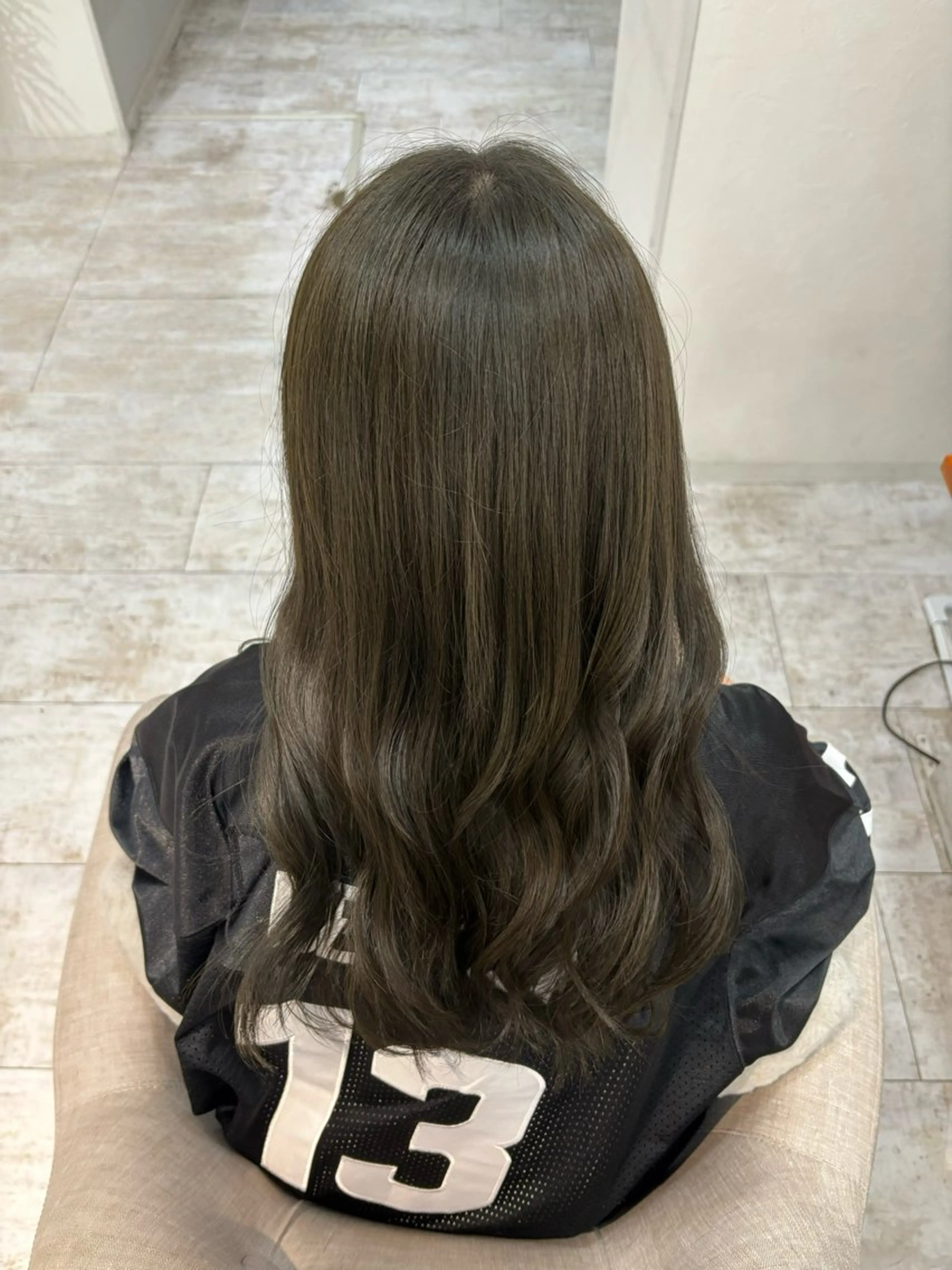 ロング カラー グレージュ オリーブグレージュ オリーブグレー ヘアカラー トリートメント piLLon mayuのヘアスタイル