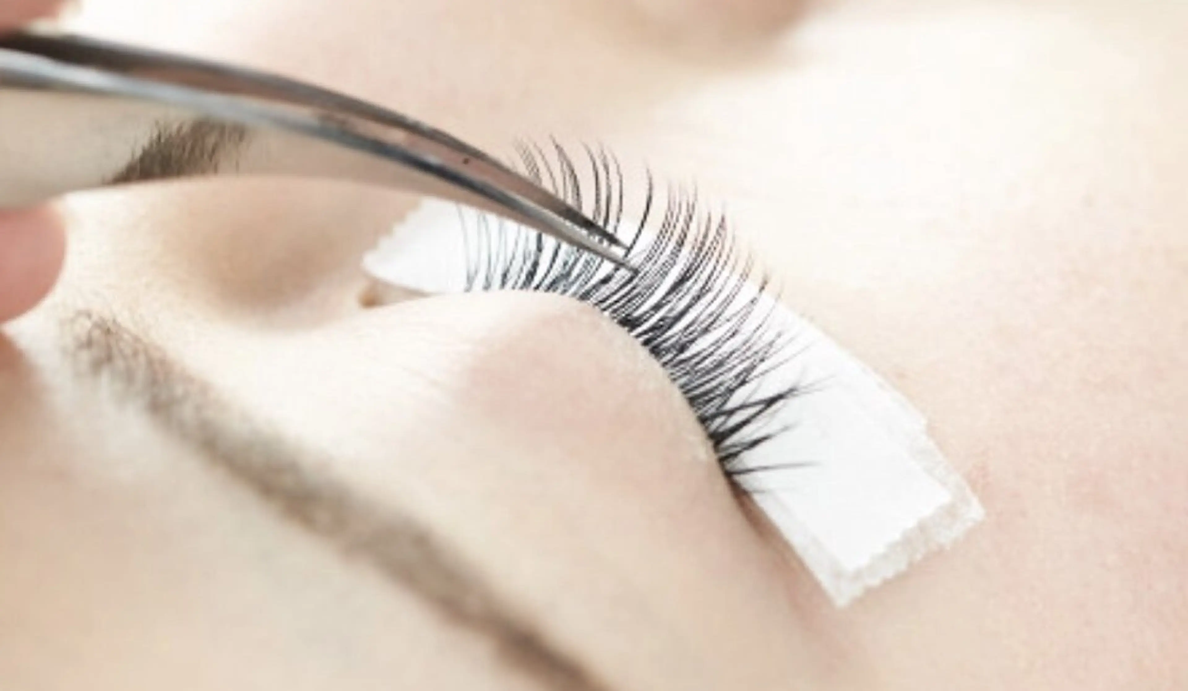 フラットラッシュ140本まで/アイシャンプー付きの写真