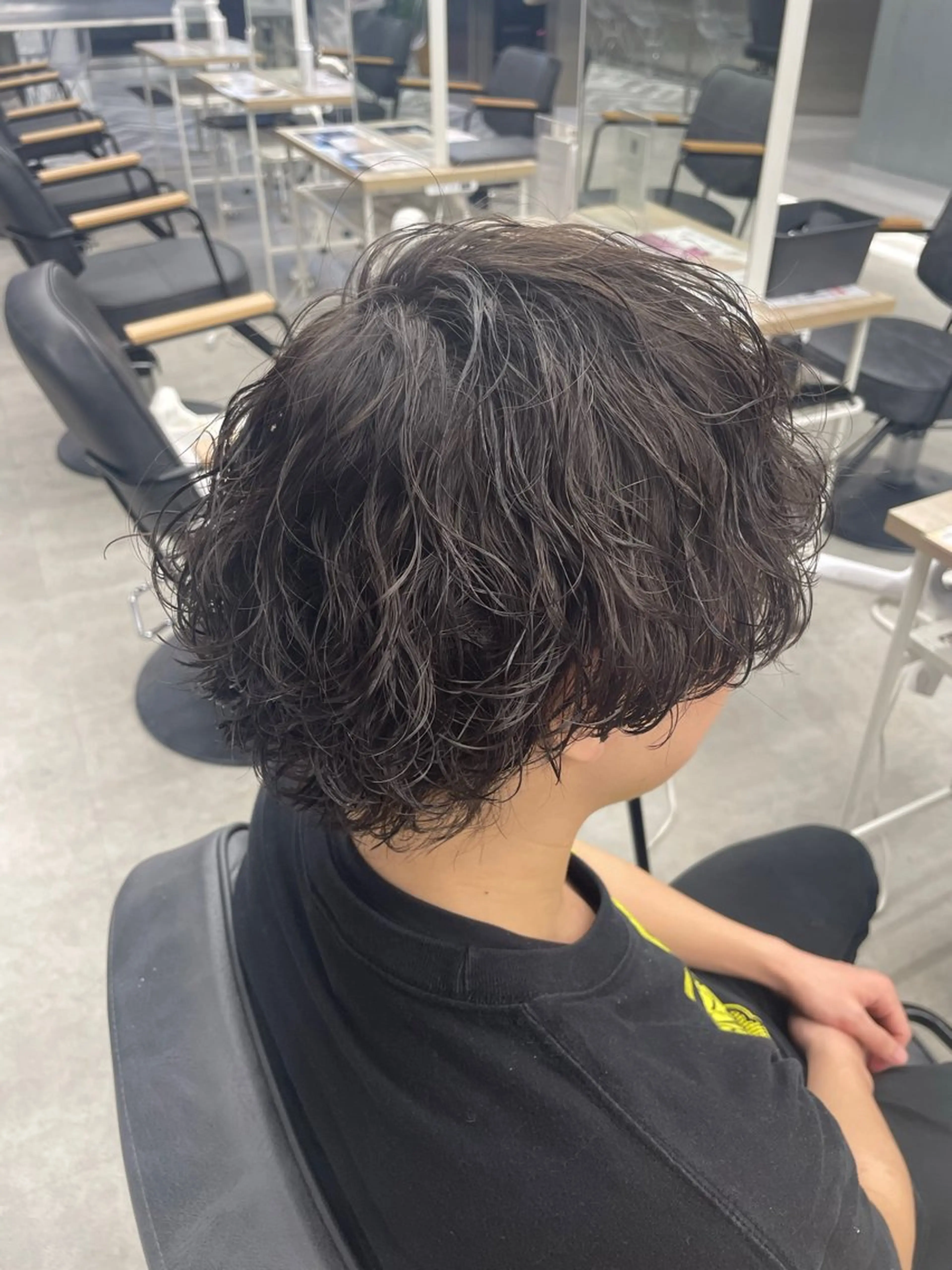 ショート パーマ メンズ メンズパーマ メンズツイストパーマ 波巻きパーマ スパイラルパーマ ツイストパーマ カット パーマ フェザーショート⚡️ REONのヘアスタイル