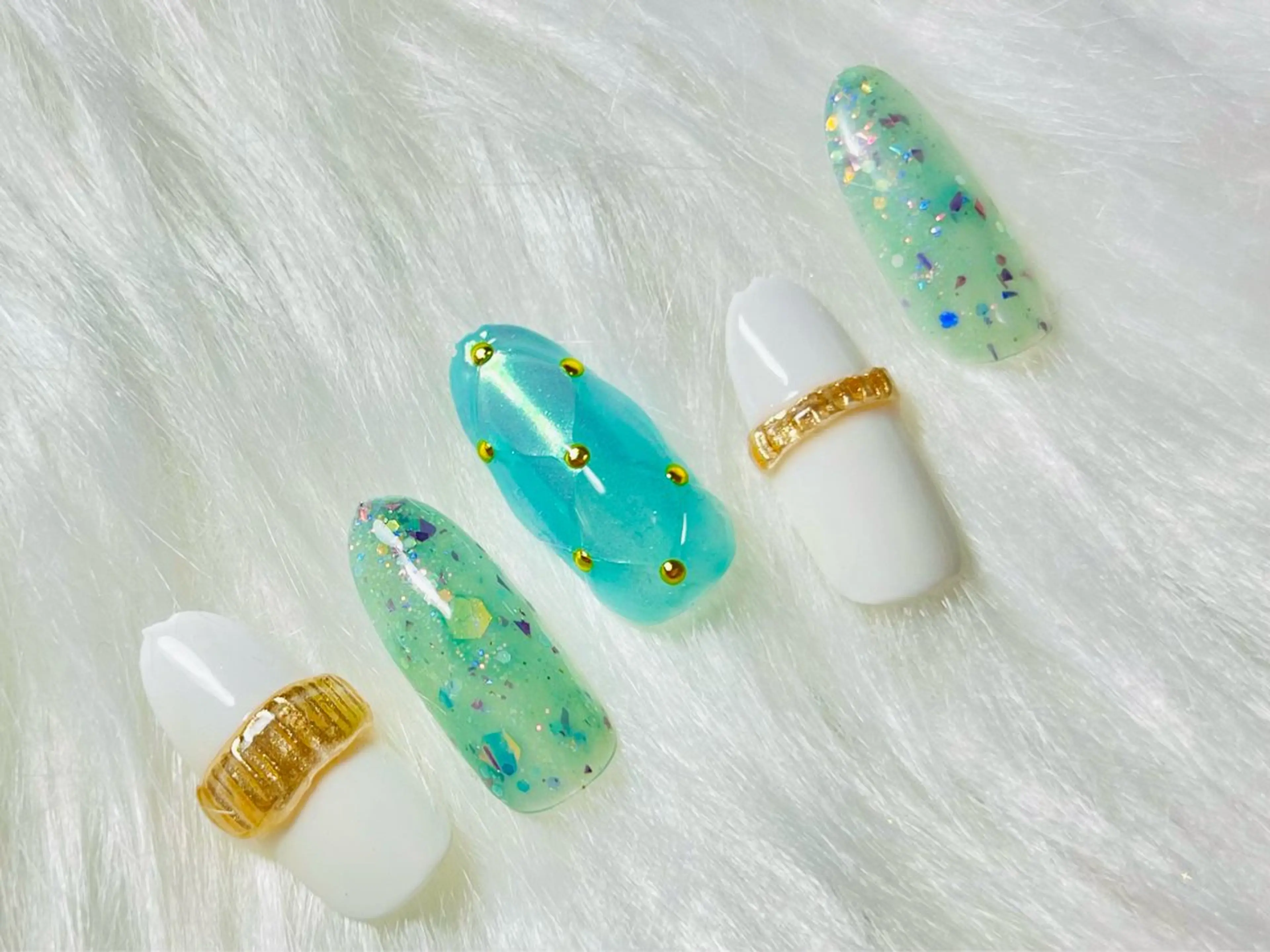 ネイル ゴールド chérie nailのネイルデザイン