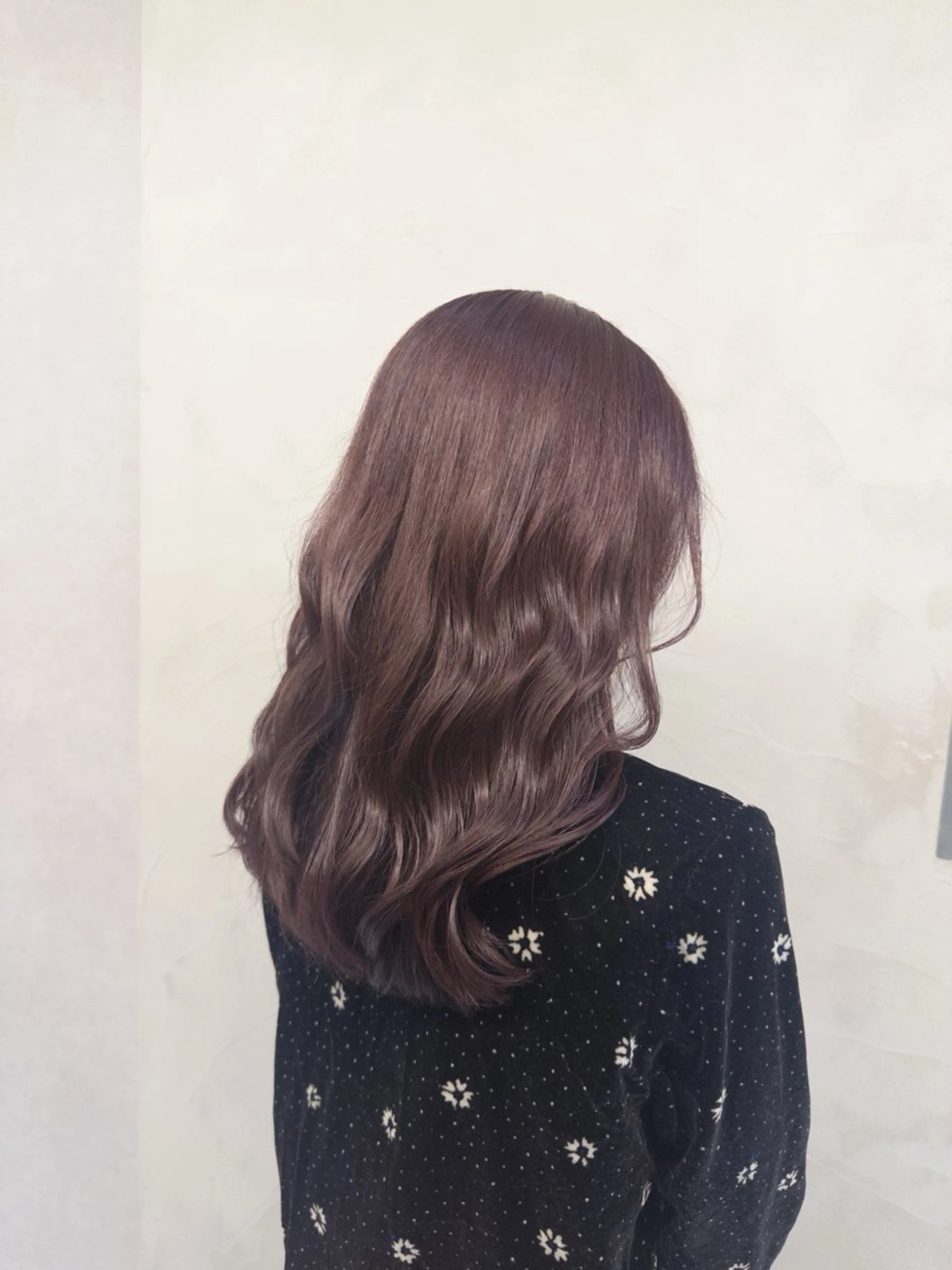 カラー ダブルカラー グレージュ ピンクカラー ヘアカラー 平山 結実のヘアスタイル