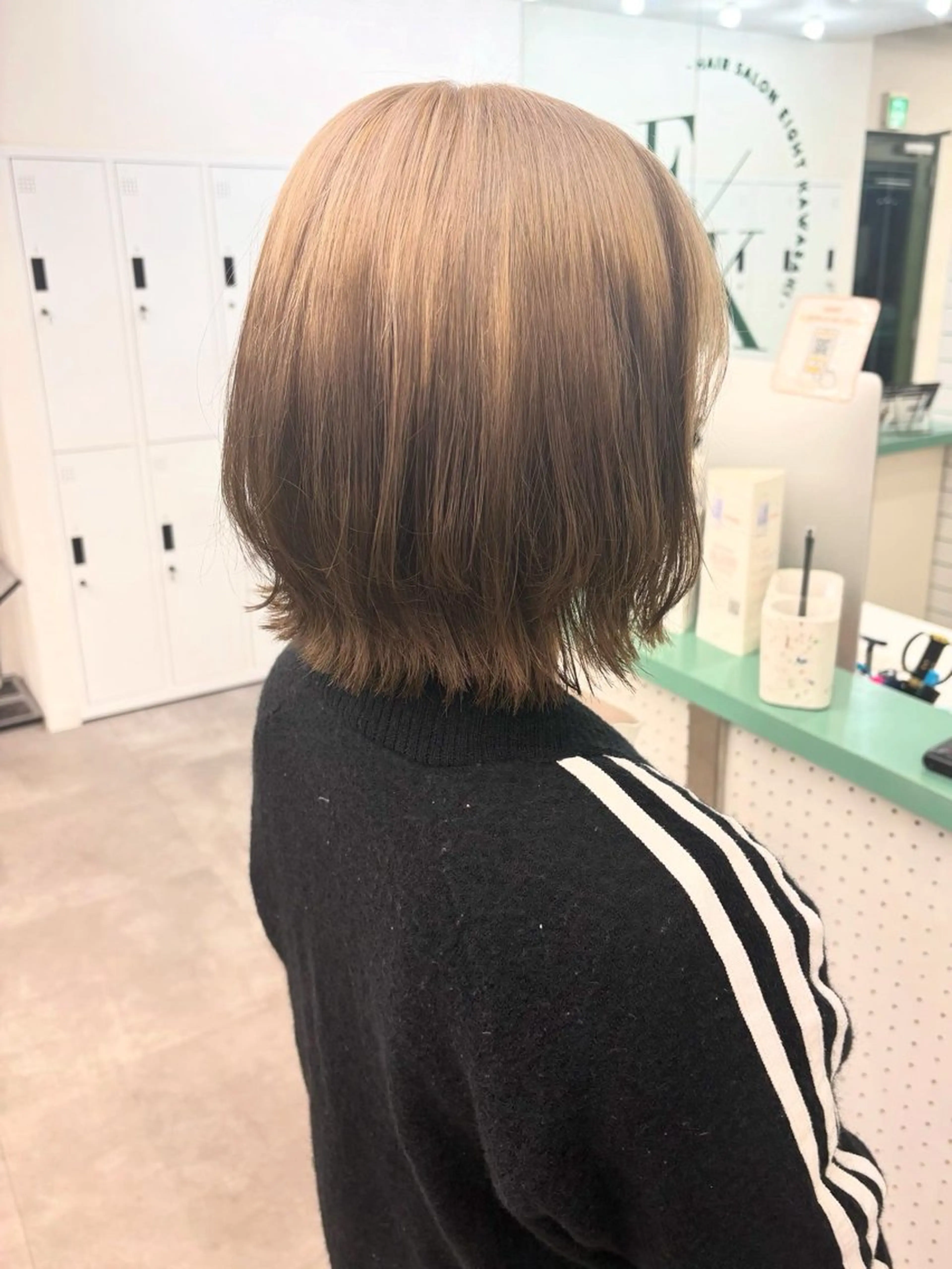 ミディアム カット ヘアカラー 綾乃／デザインカラー ／ハイトーン／ボブのヘアスタイル