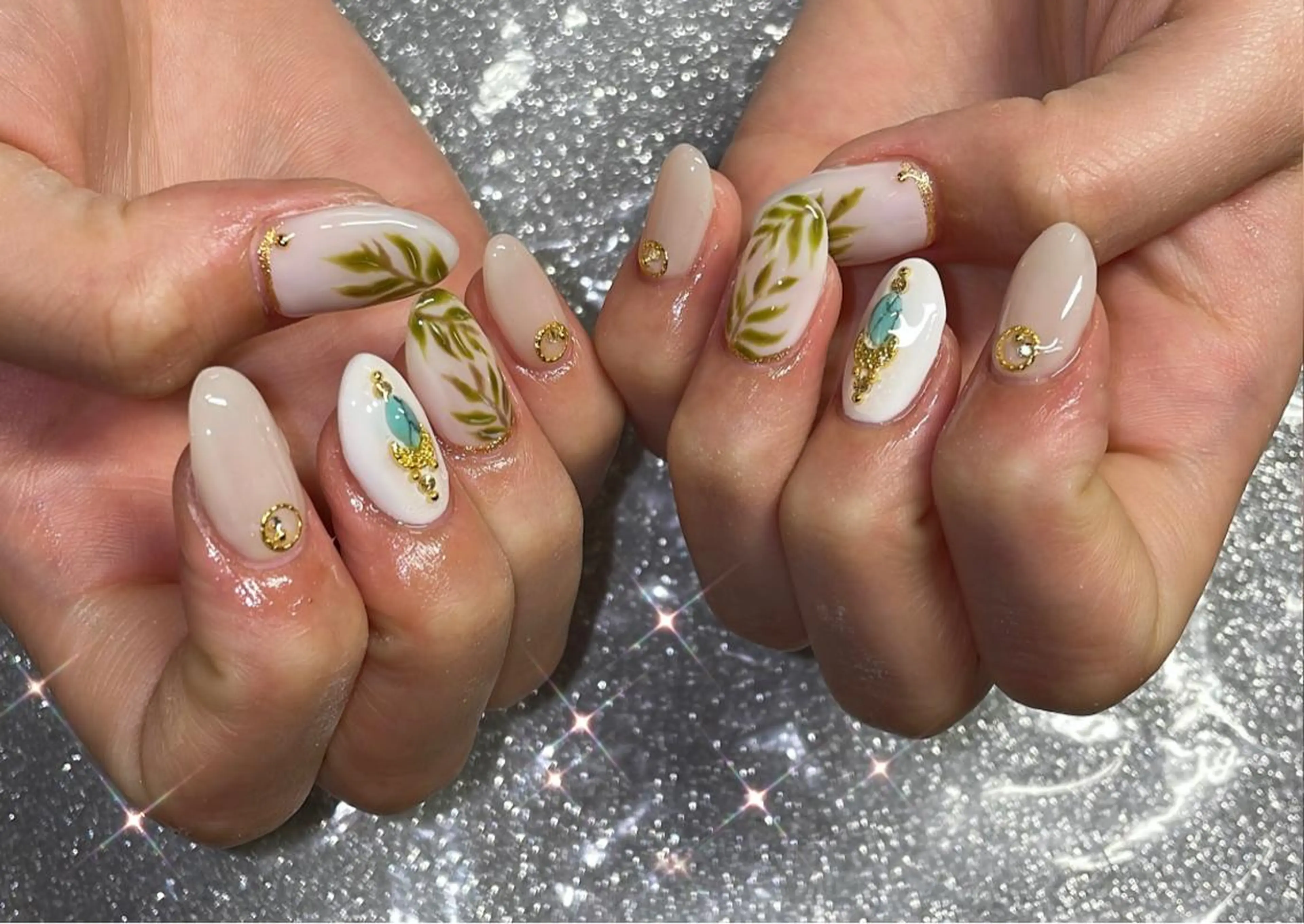 ネイル ハンドネイル VIERU 🌈🎀💖のネイルデザイン